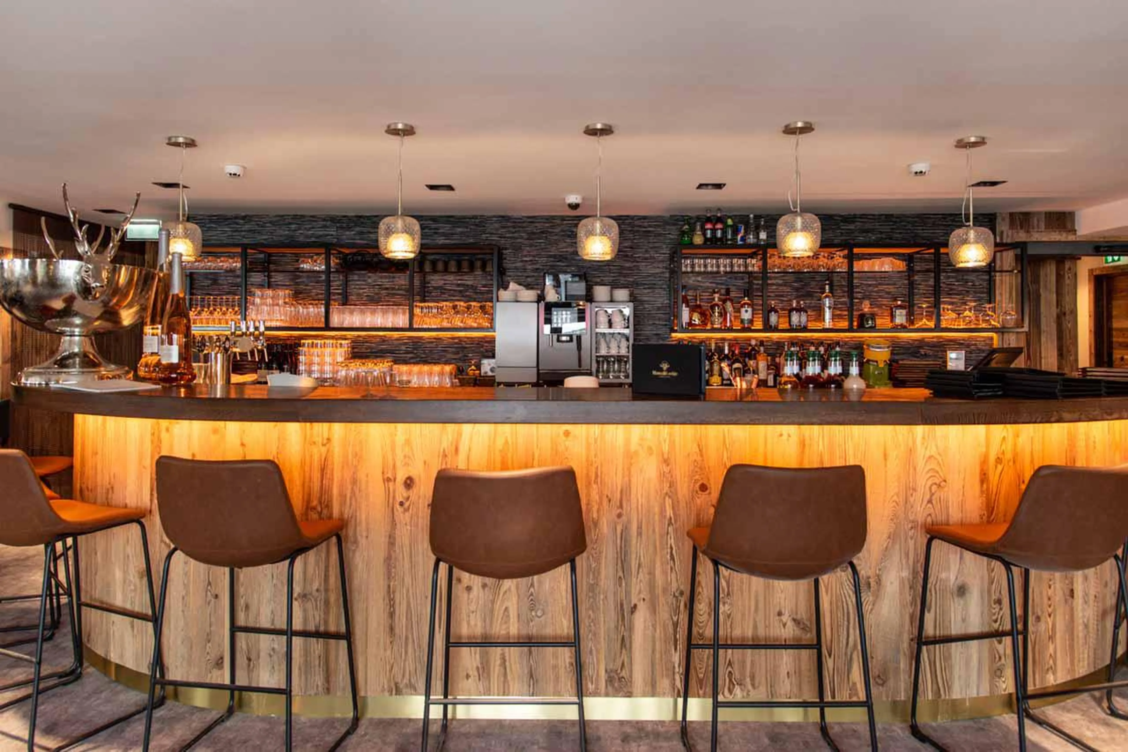 Bar of Manali Lodge at Apartment Makalu in Courchevel 1650