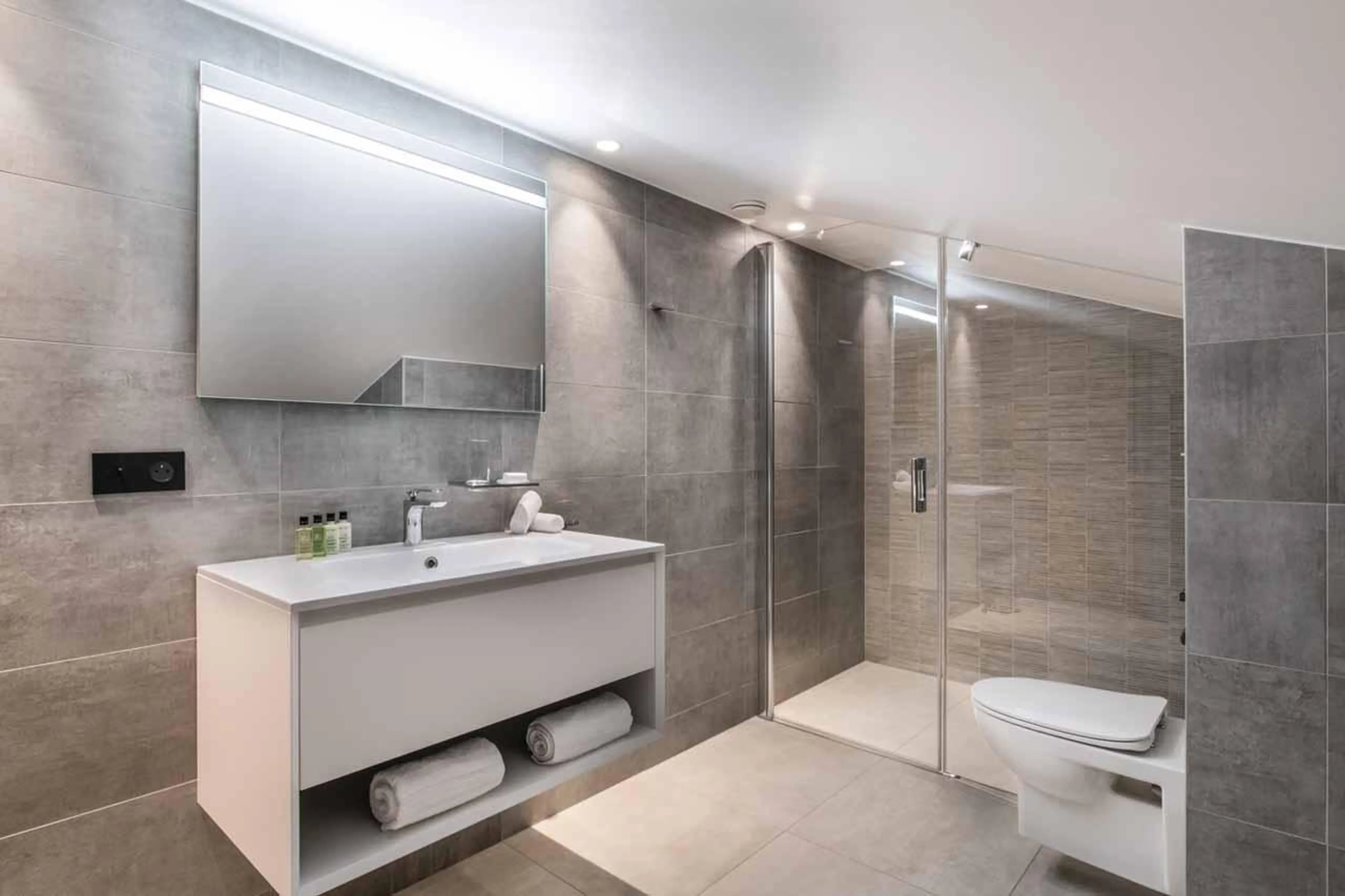 En-suite shower room at Apartment Makalu in Courchevel 1650