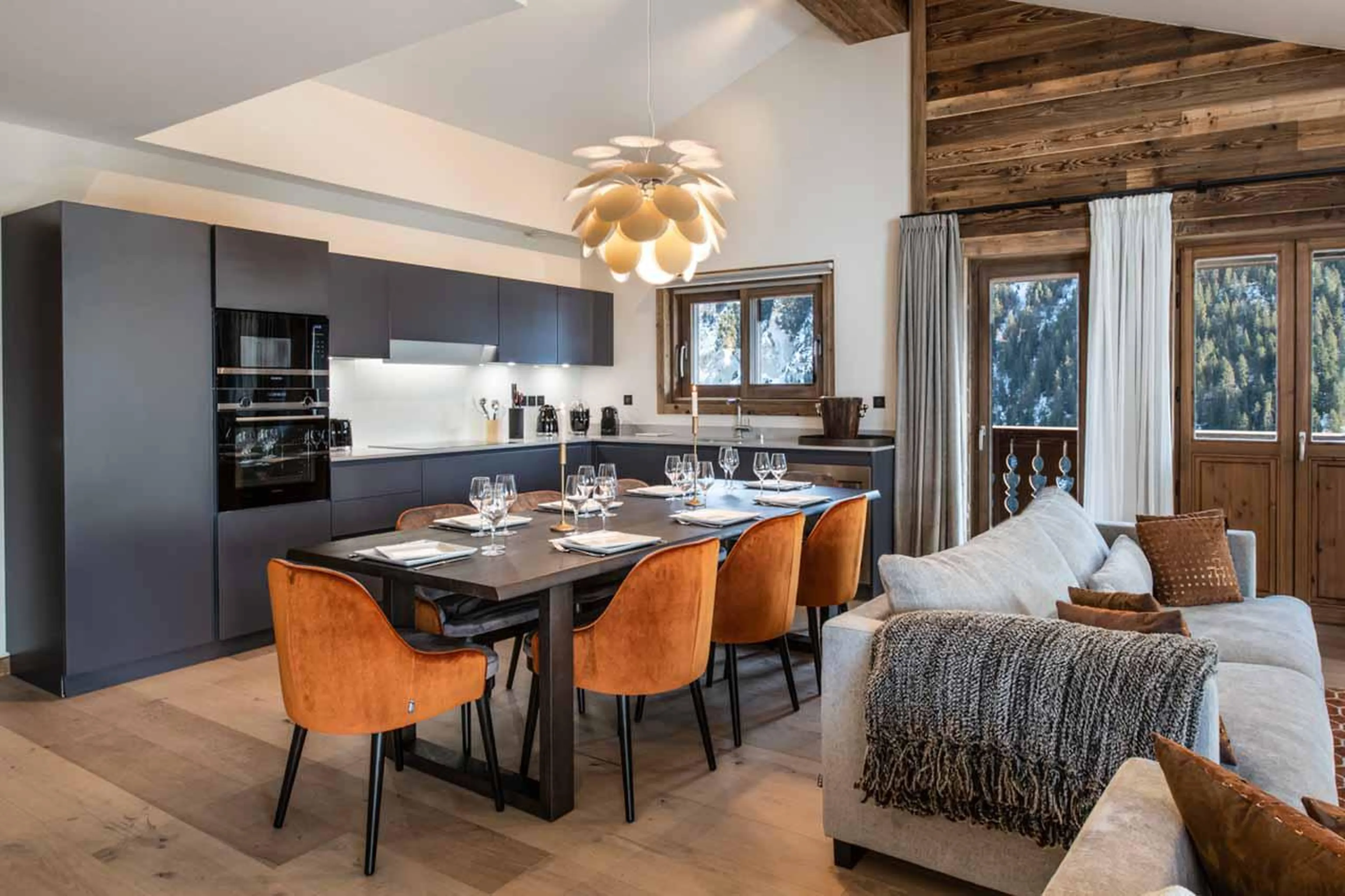 Dining area and full-equipped kitchen at Apartment Makalu in Courchevel 1650