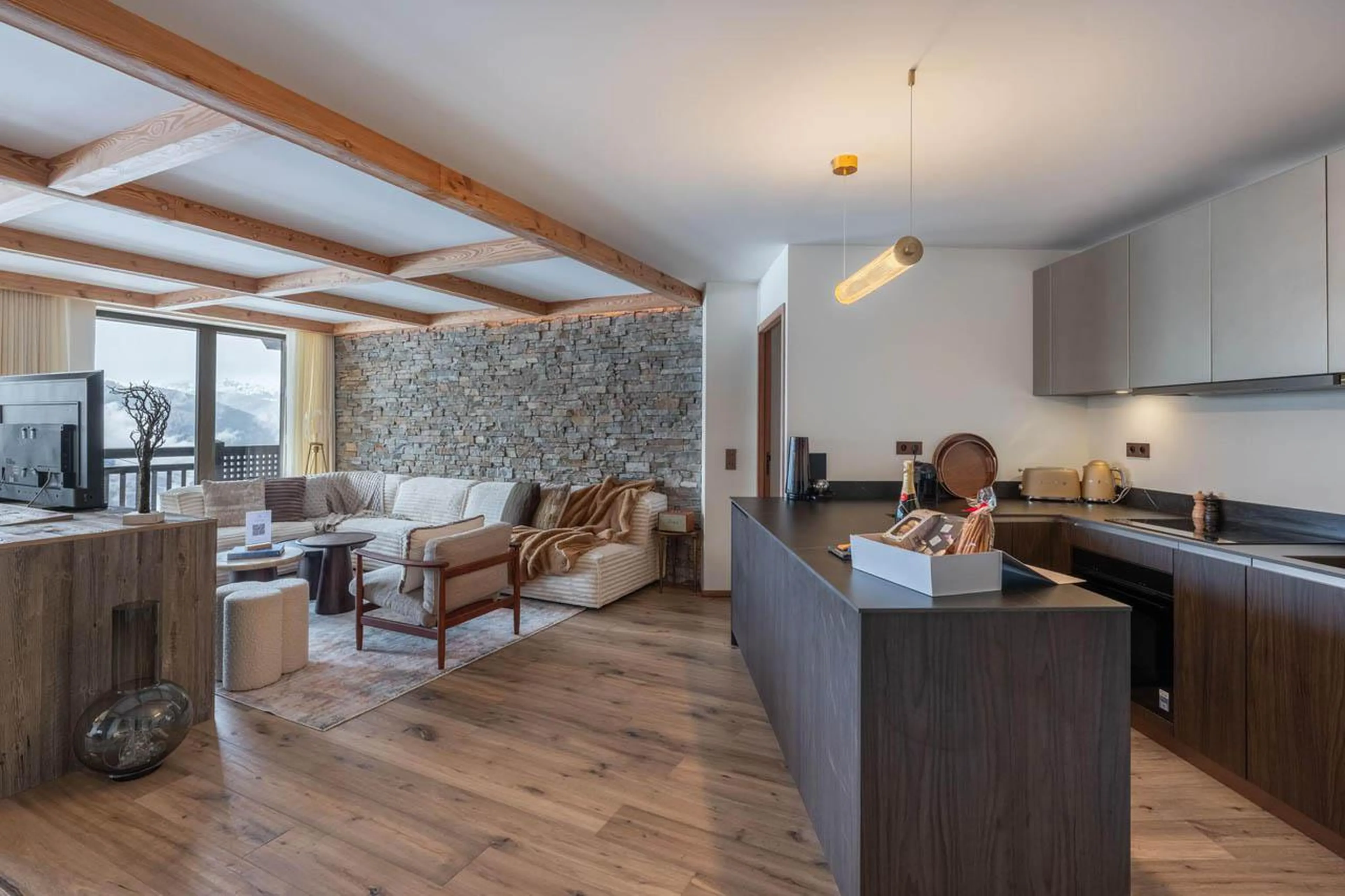 Open-plan living space with kitchen and lounge at Apartment Michaelo in Courchevel 1850