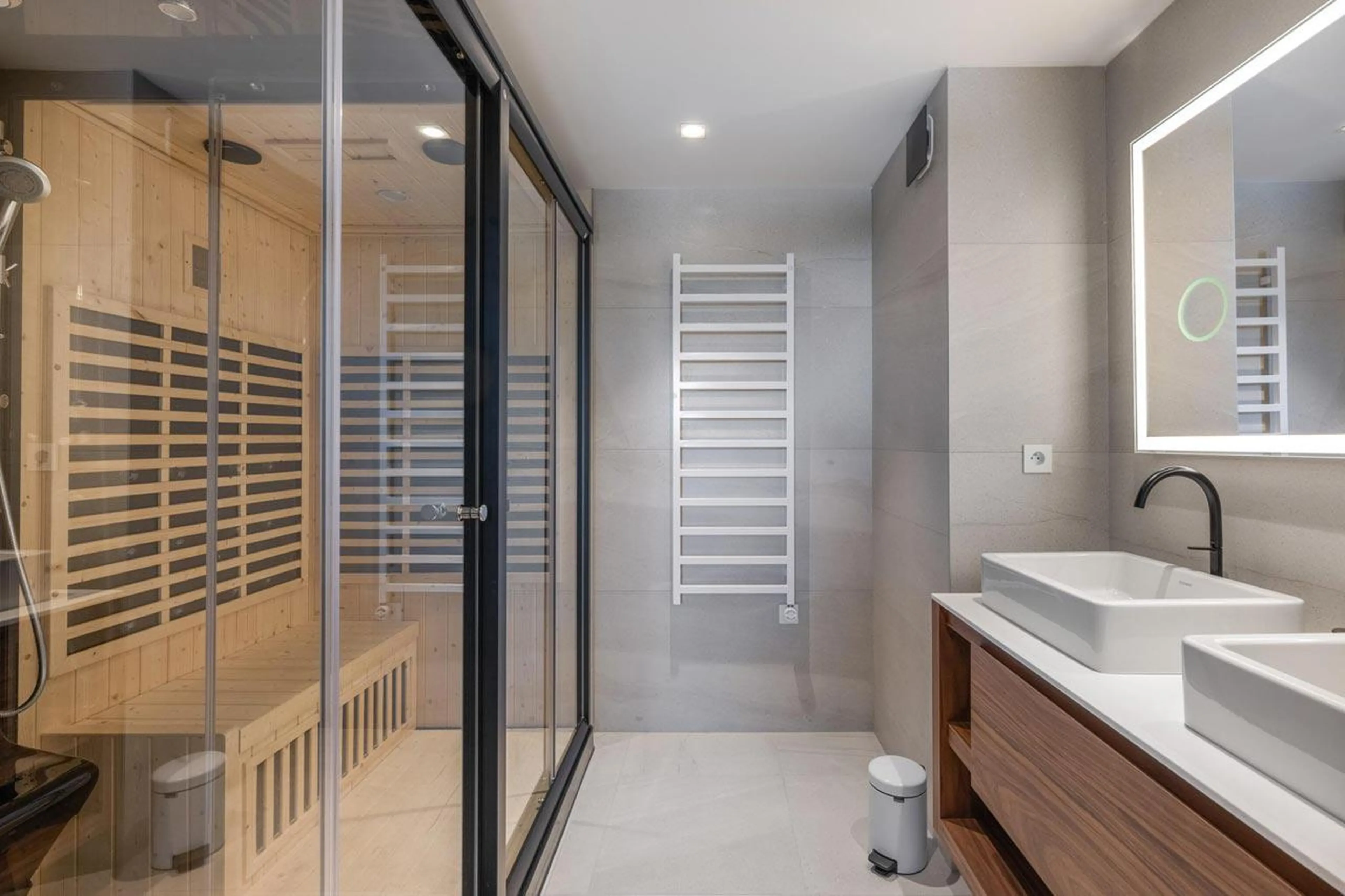 Shower room at Apartment Mistero in Courchevel 1850
