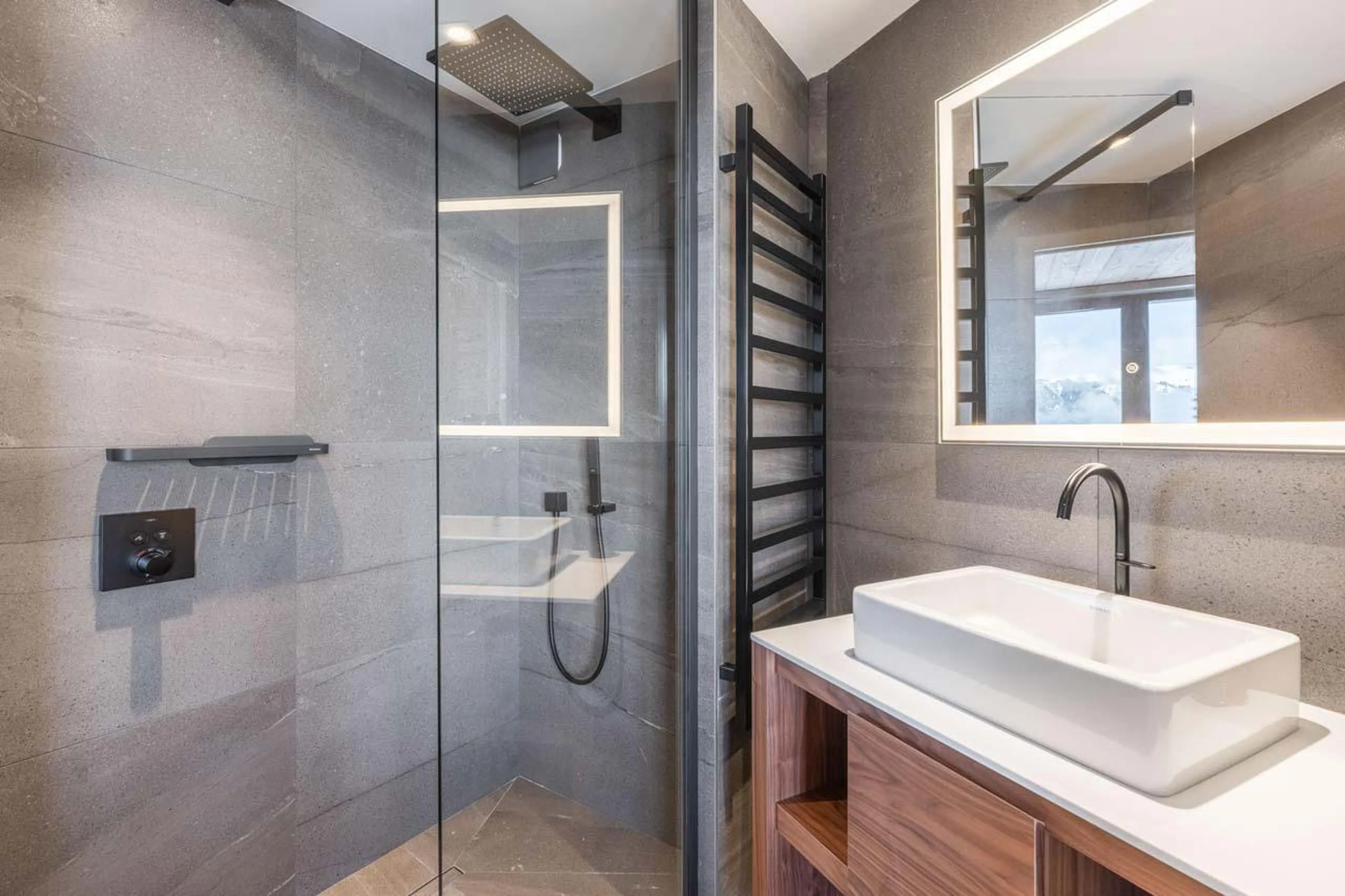 En-suite shower room three in Apartment Mistero in Courchevel 1850