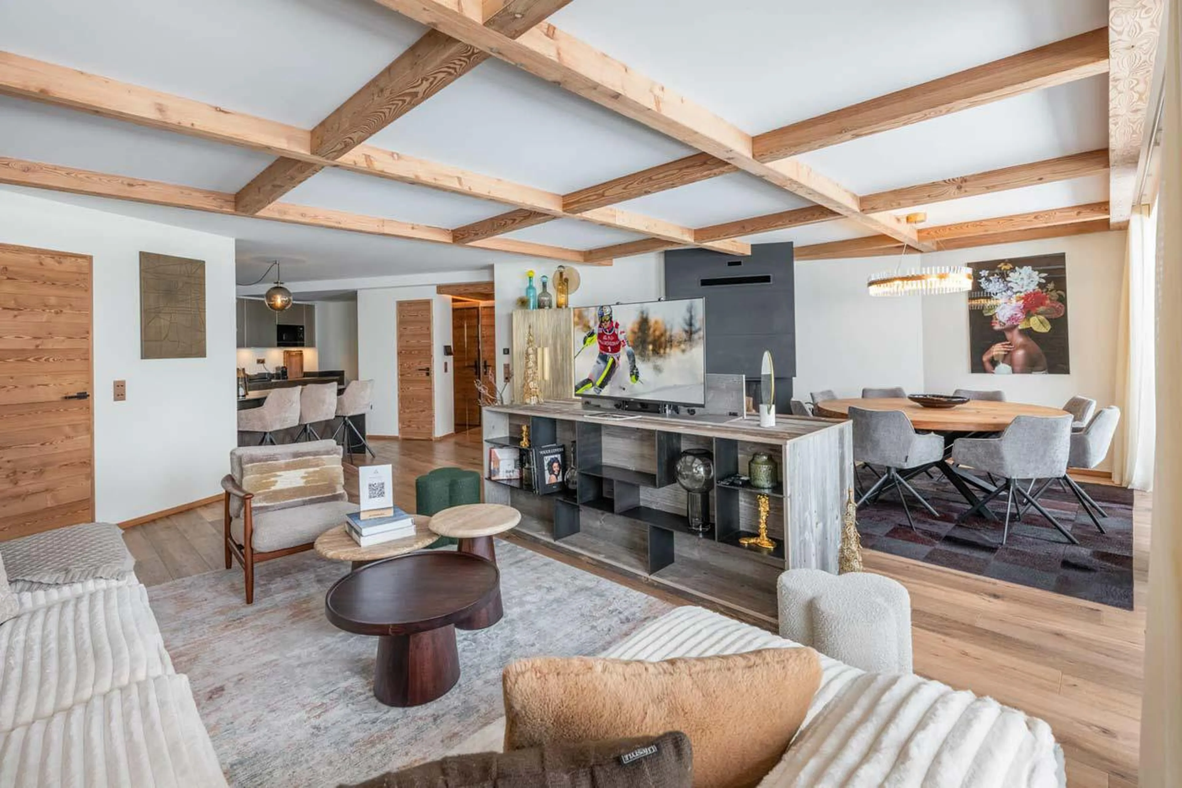 Living area with fireplace in Apartment Mistero in Courchevel 1850