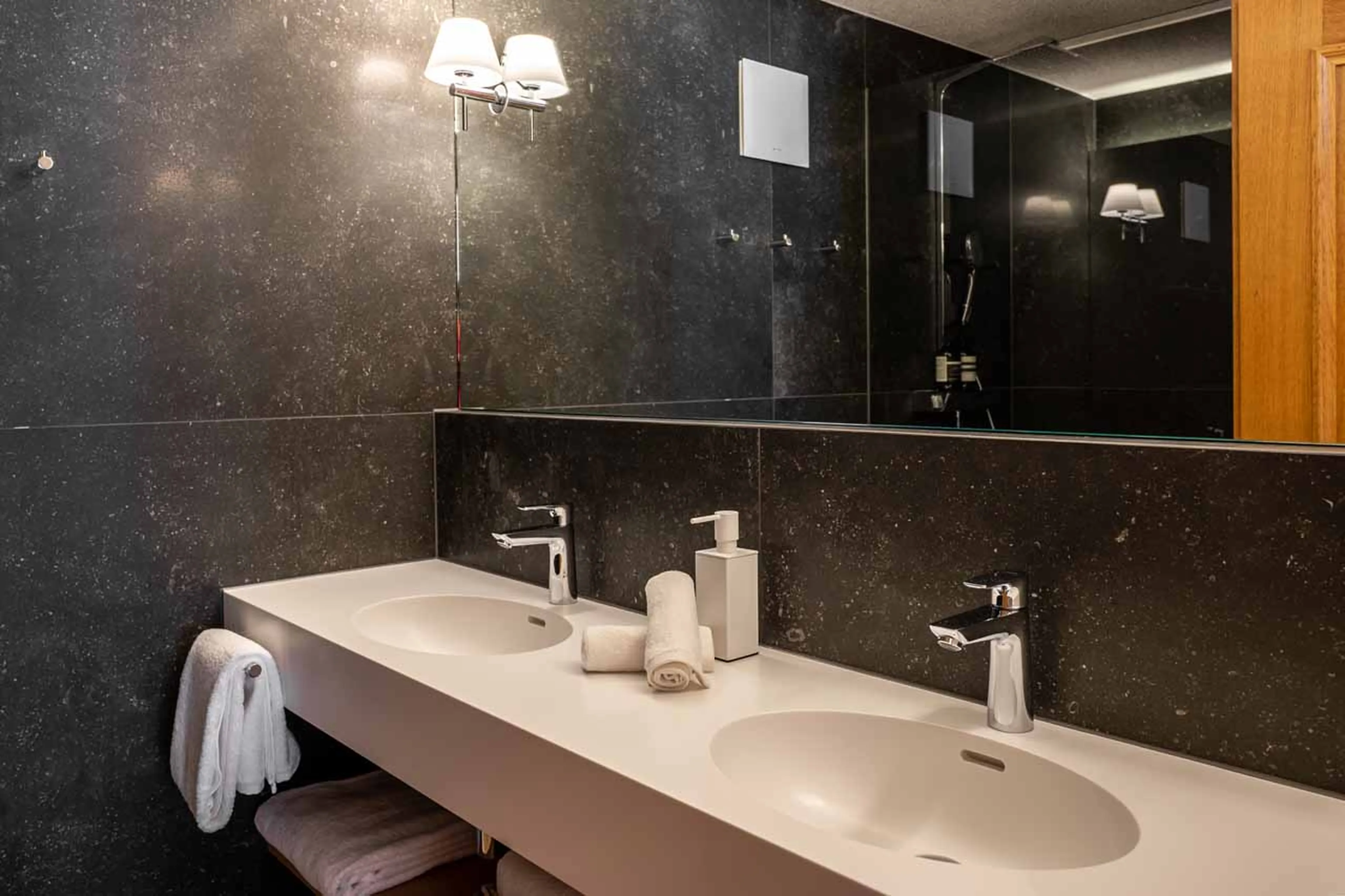 Shared shower room at Apartment Nabucco in Zermatt