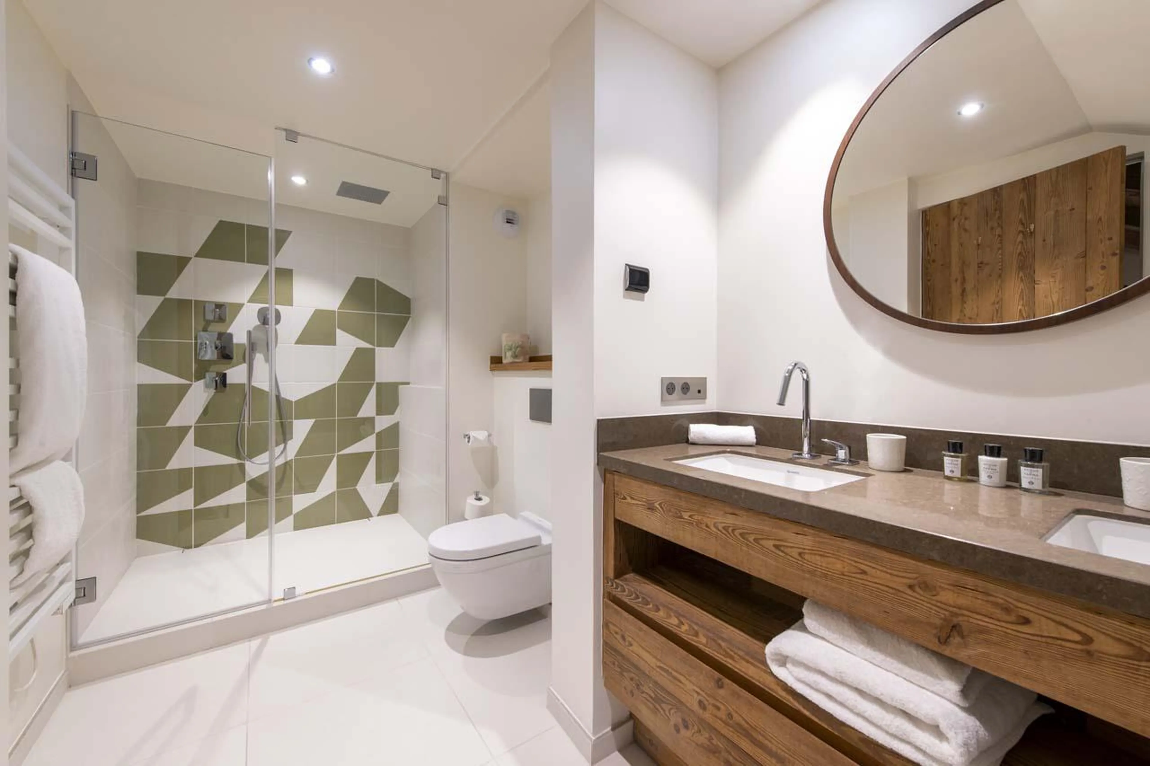 Separate shower at Apartment Nanuq in Meribel