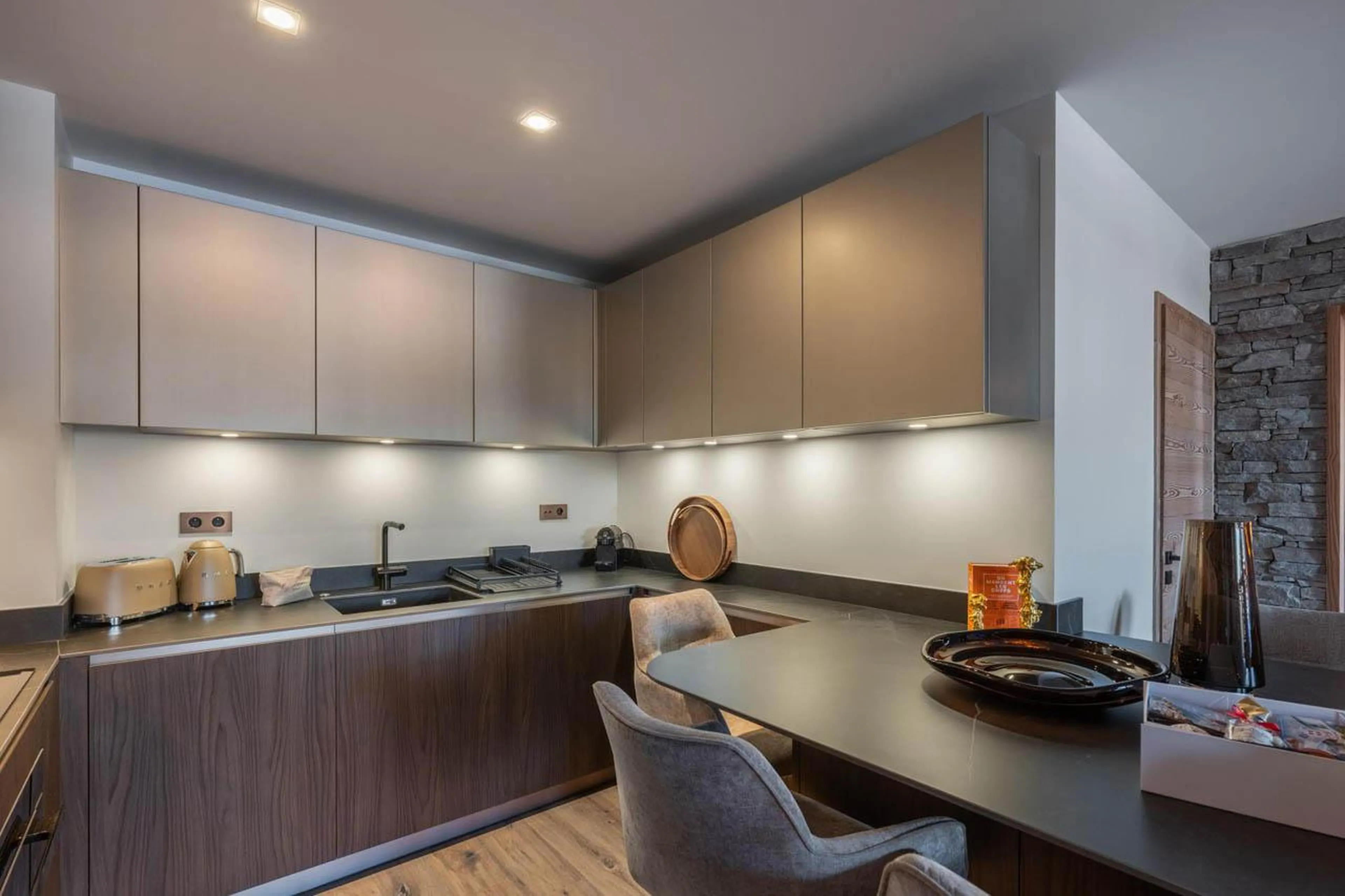 Modern and well-equipped kitchen at Apartment Nettuno in Courchevel 1850