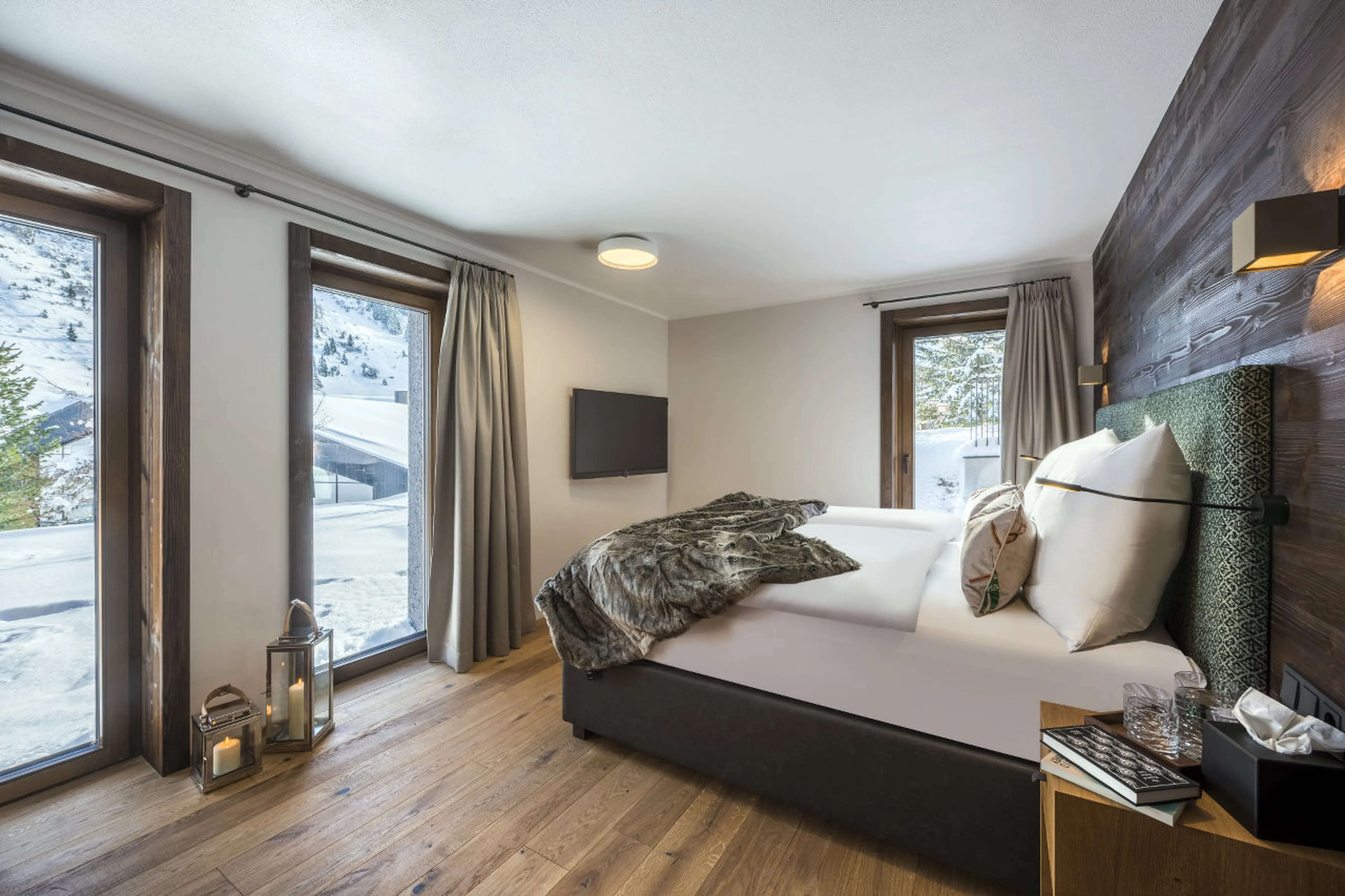 Master double bedroom with king size bed and terrace access in Nidus Apartment 1 in Lech