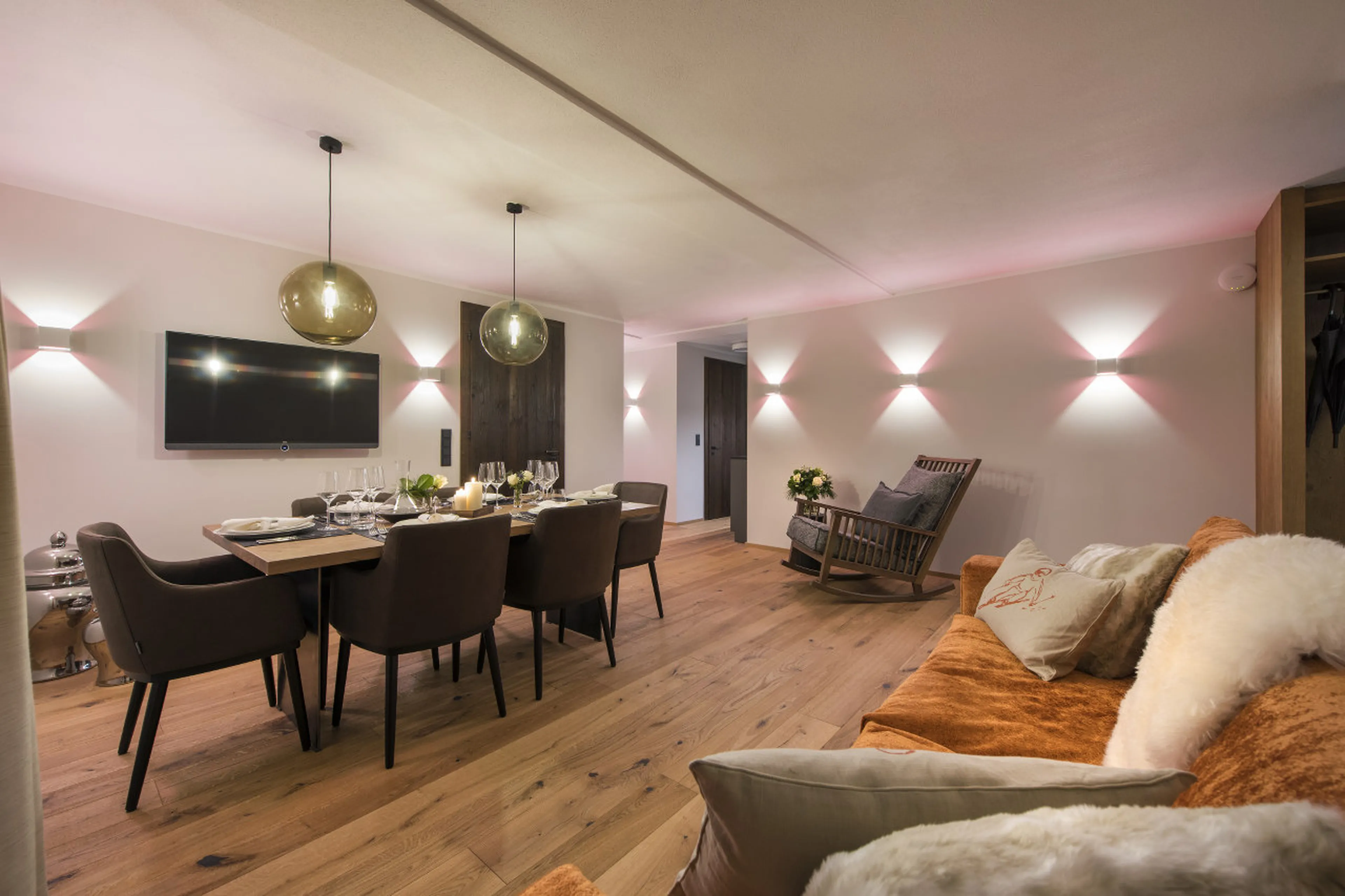 Central living area at night in Nidus Apartment 1 in Lech