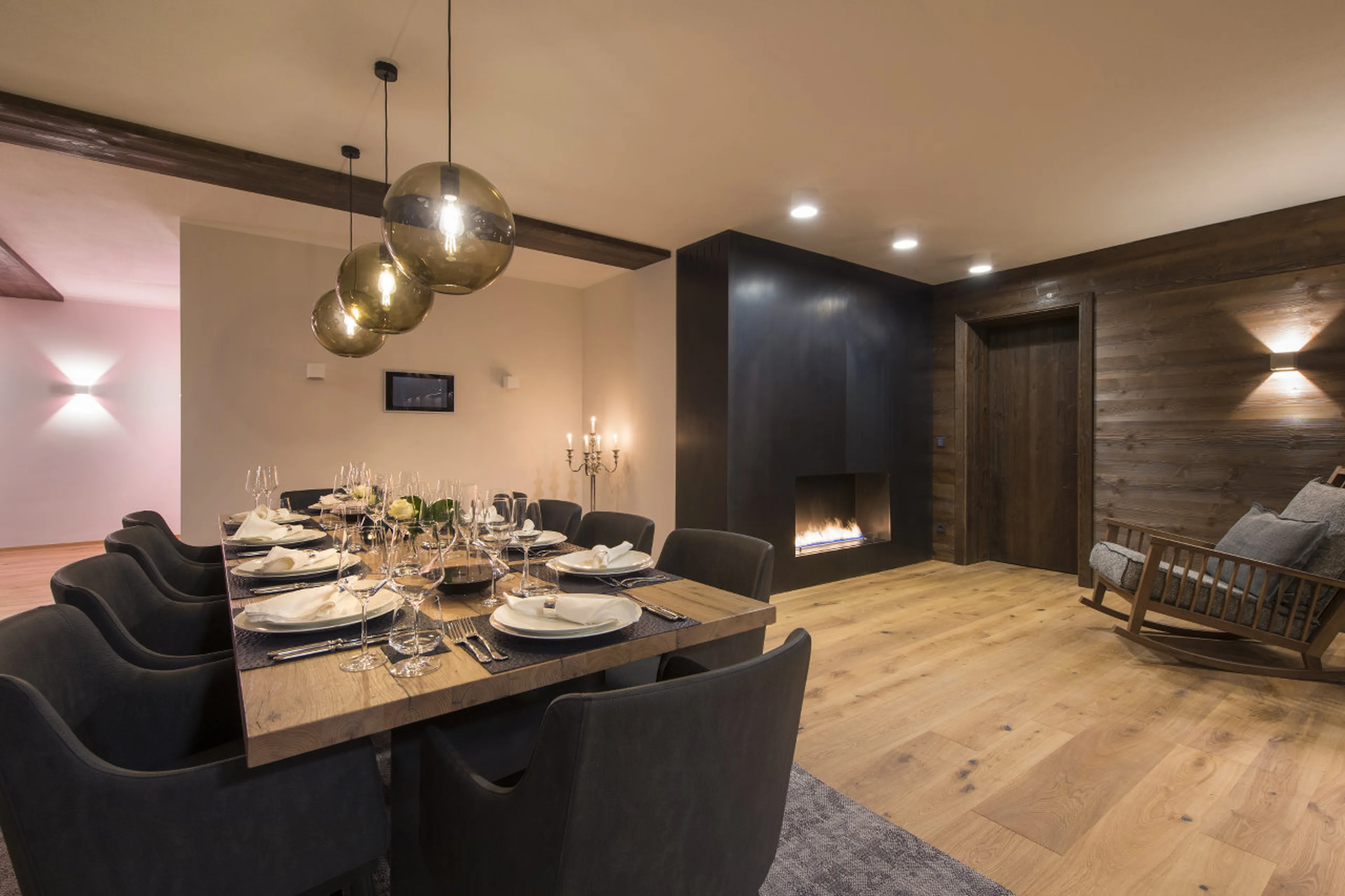 Dining table for ten in Nidus Apartment 2 in Lech