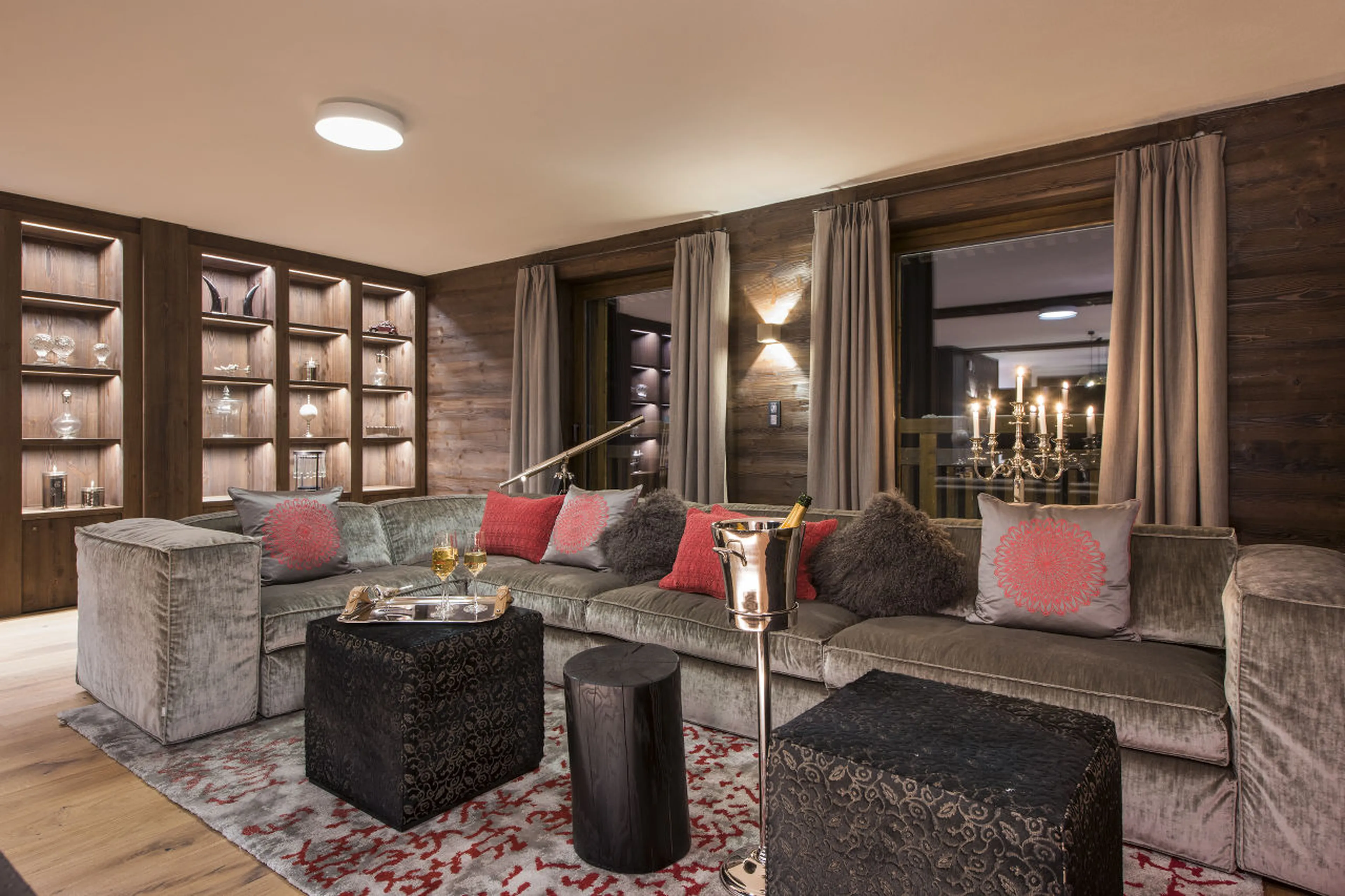 Living area with comfortable couches in Nidus Apartment 4 in Lech