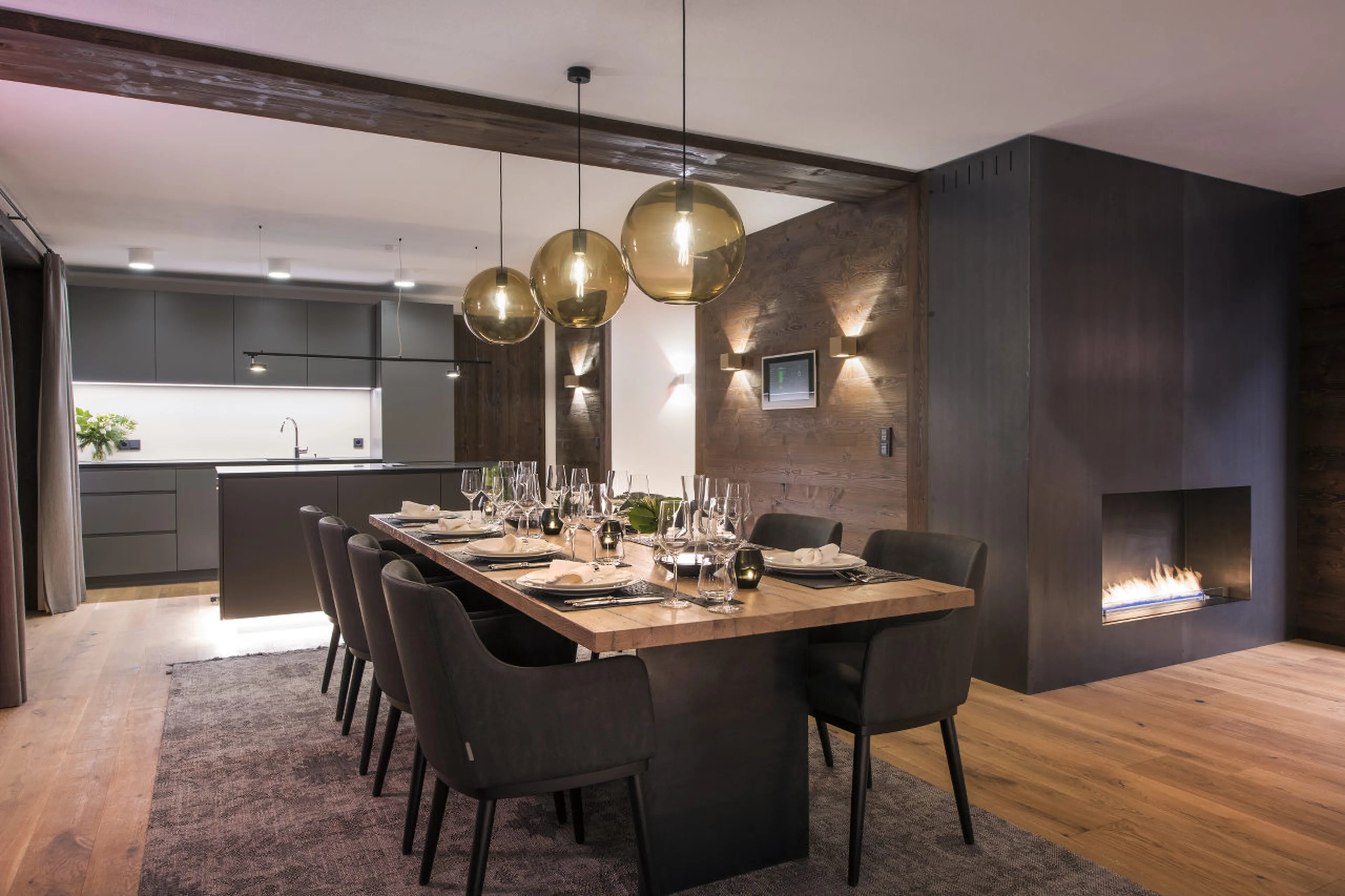 Dining room next to kitchen in Nidus Apartment 4 in Lech