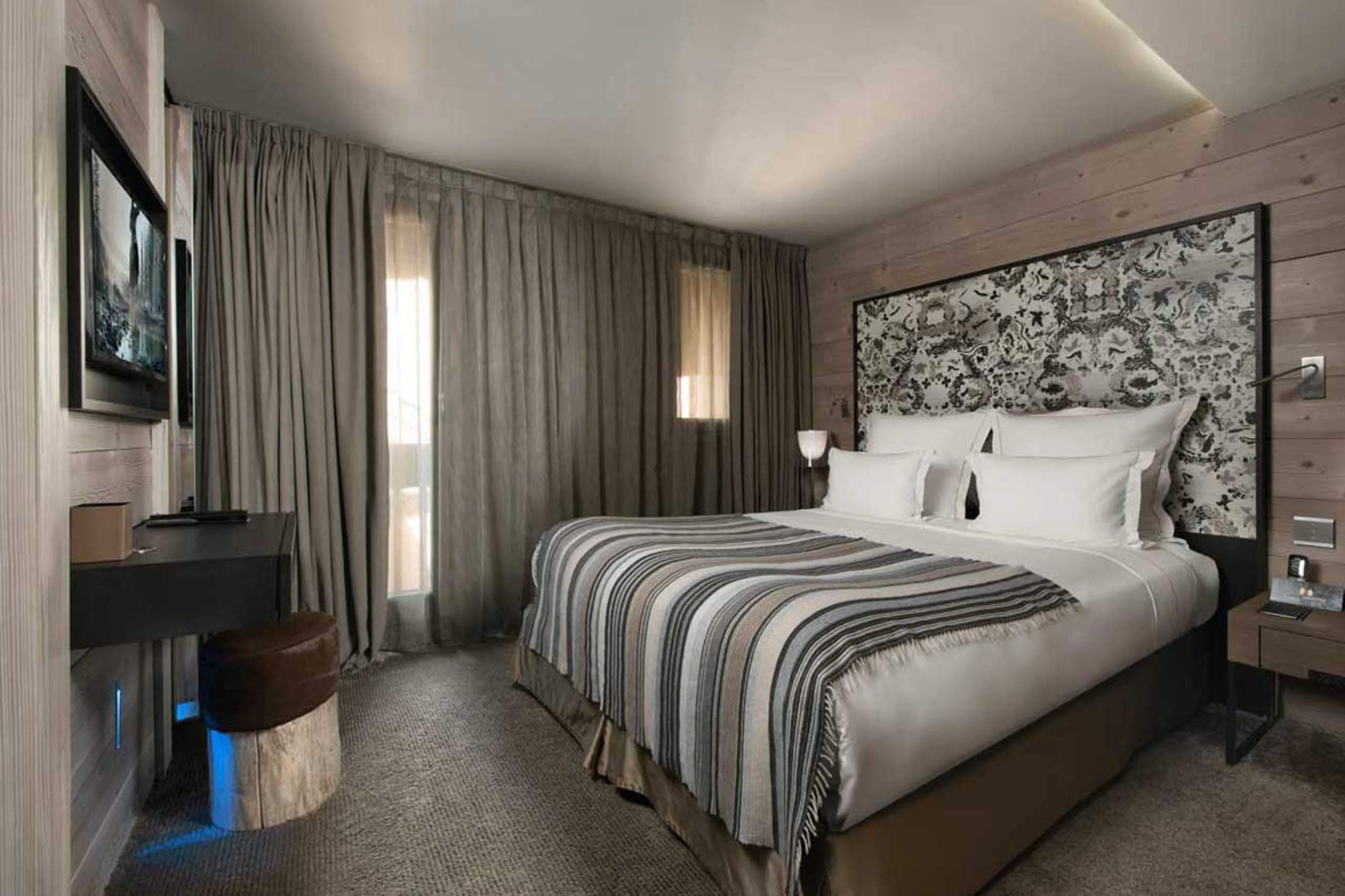 Beautifully decorated en-suite double bedroom in Apartment Onyx in Courchevel 1850