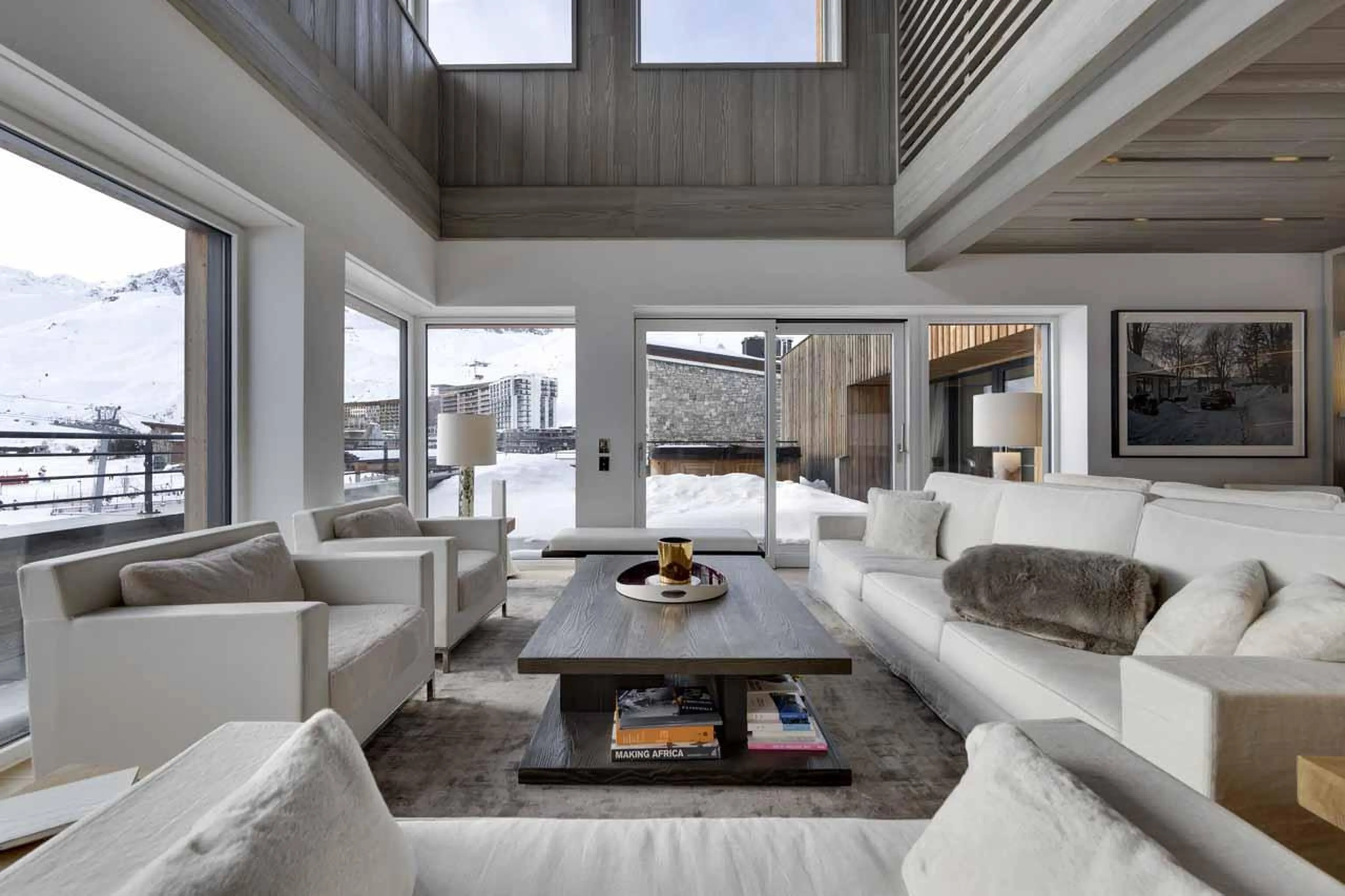 Comfortable sofas and coffee table in Apartment Ornate, Tignes