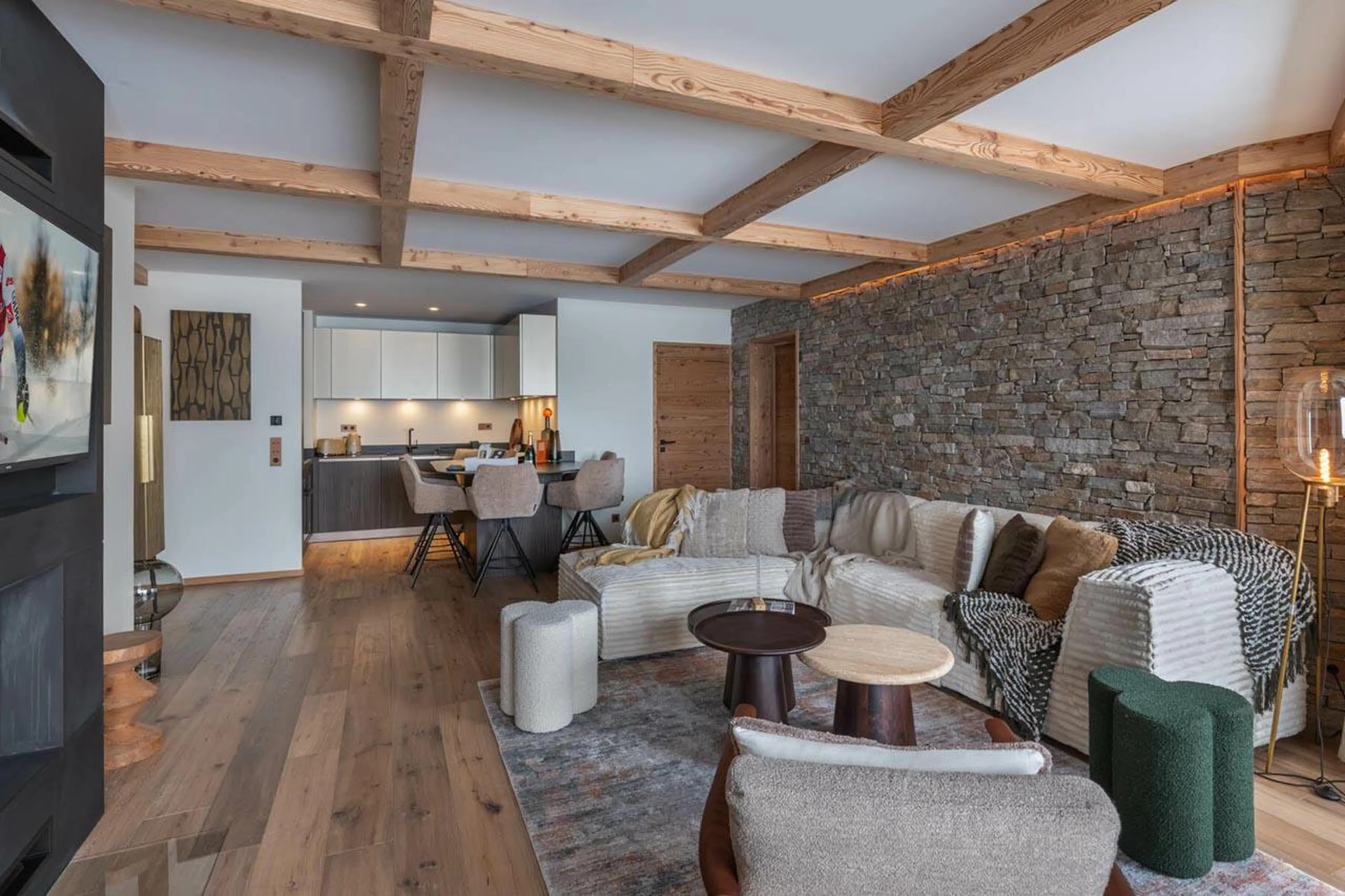 Living area with TV and dining area at Apartment Oro in Courchevel 1850