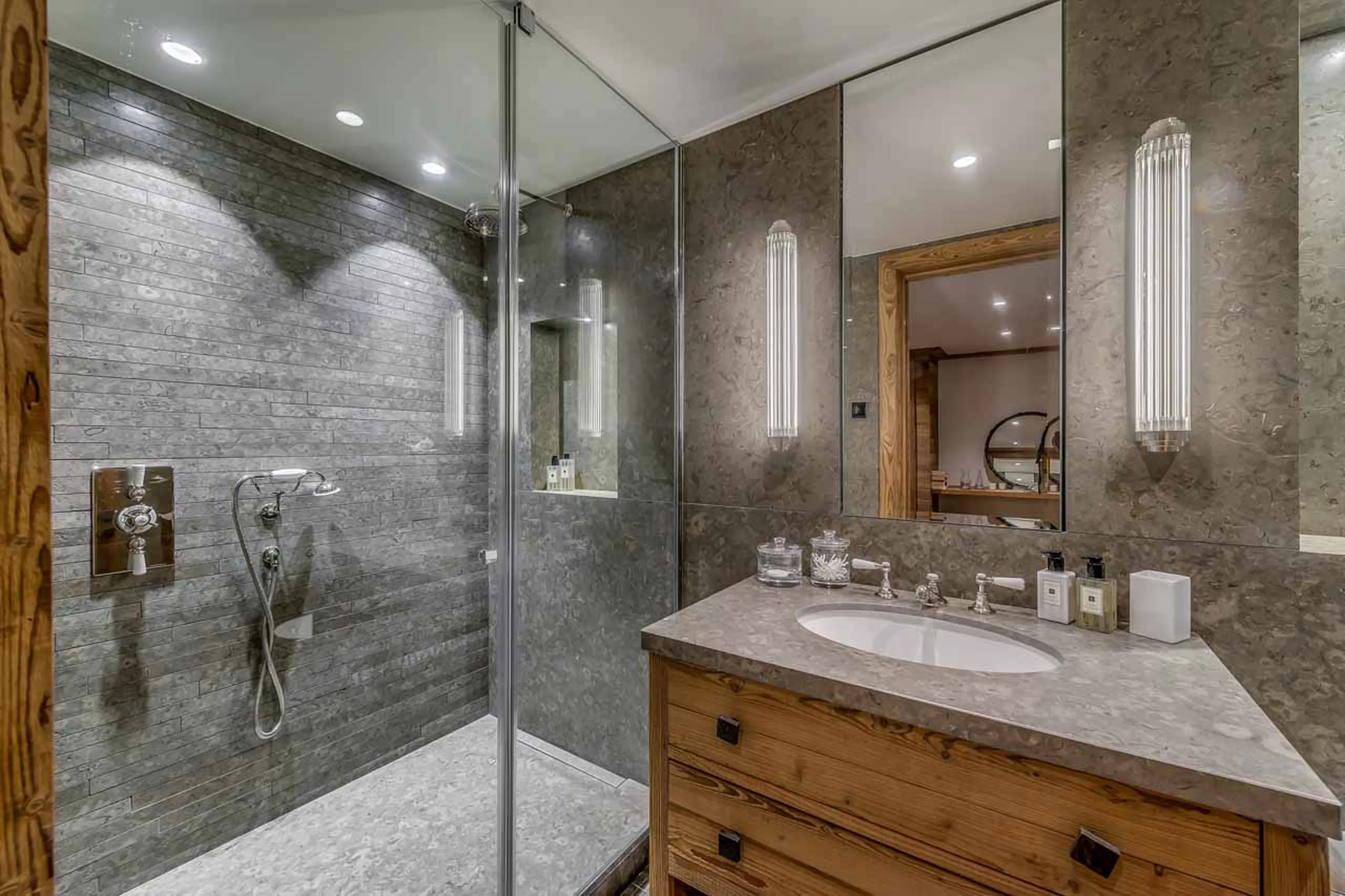 Bathroom five at Apartment Chamois in Meribel