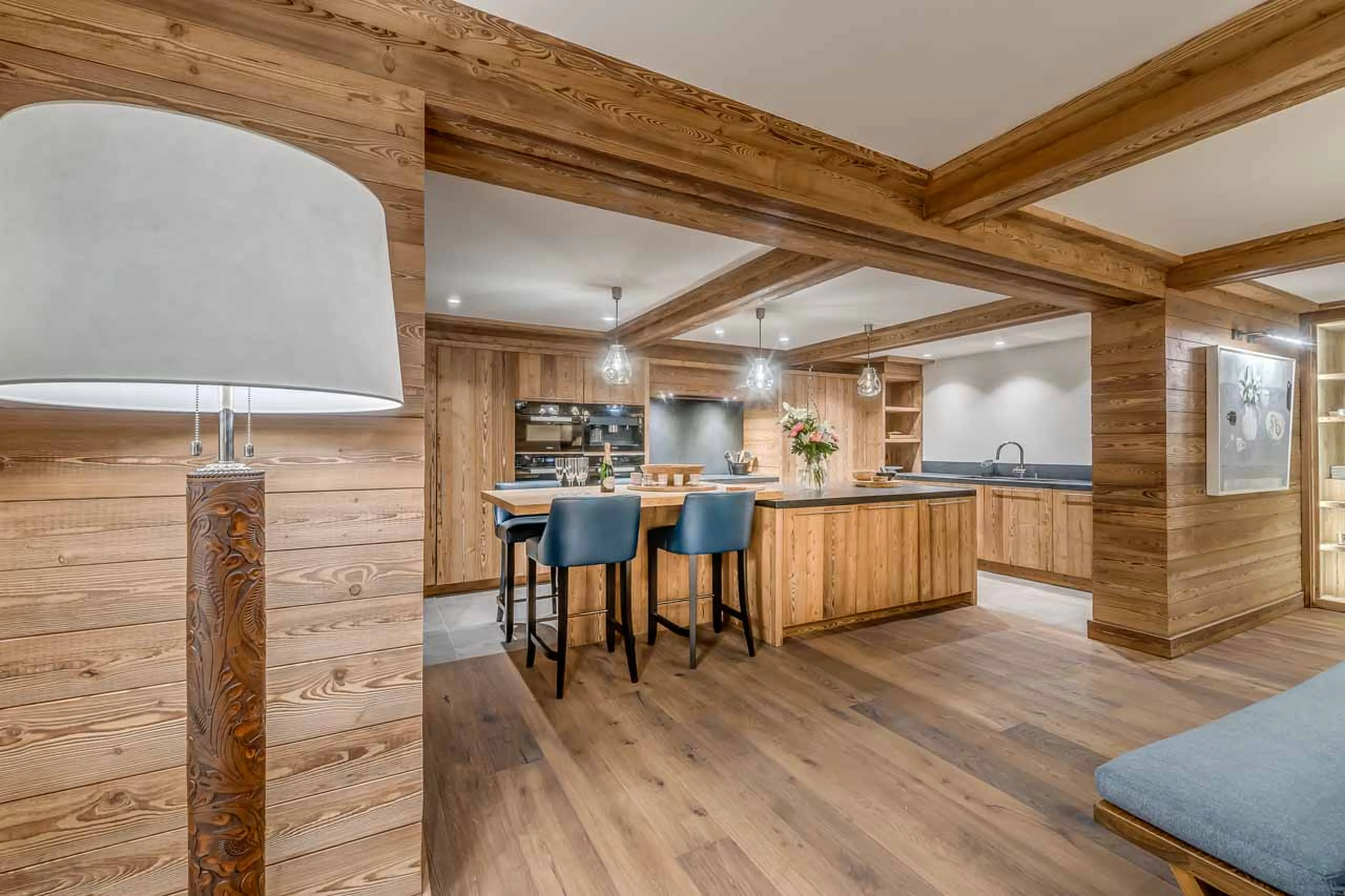 Kitchen with breakfast bar at Apartment Chamois in Meribel