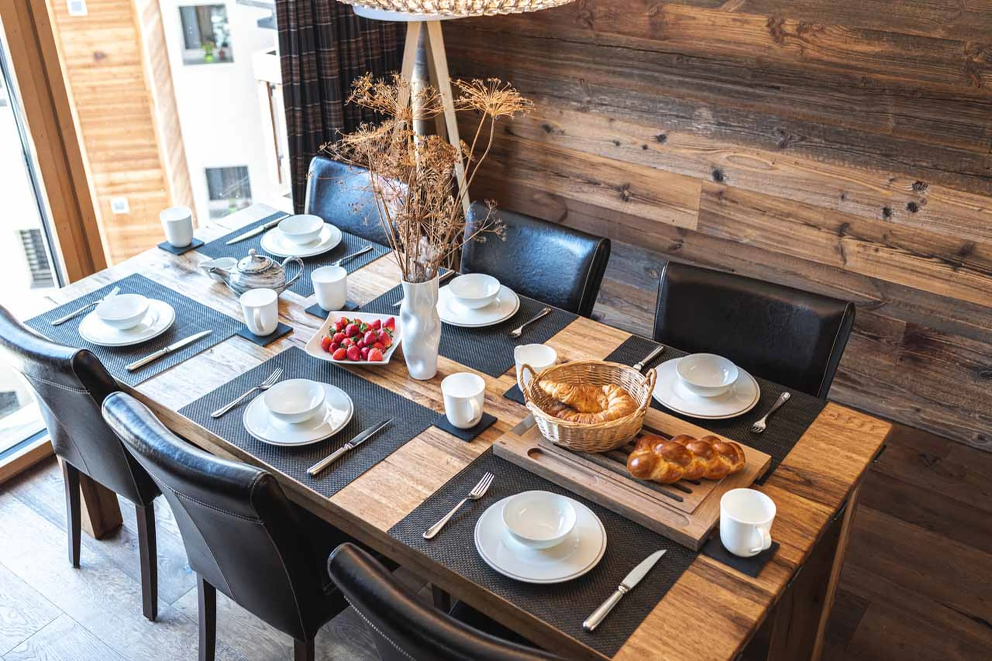 Dining table at Apartment Petit in Zermatt