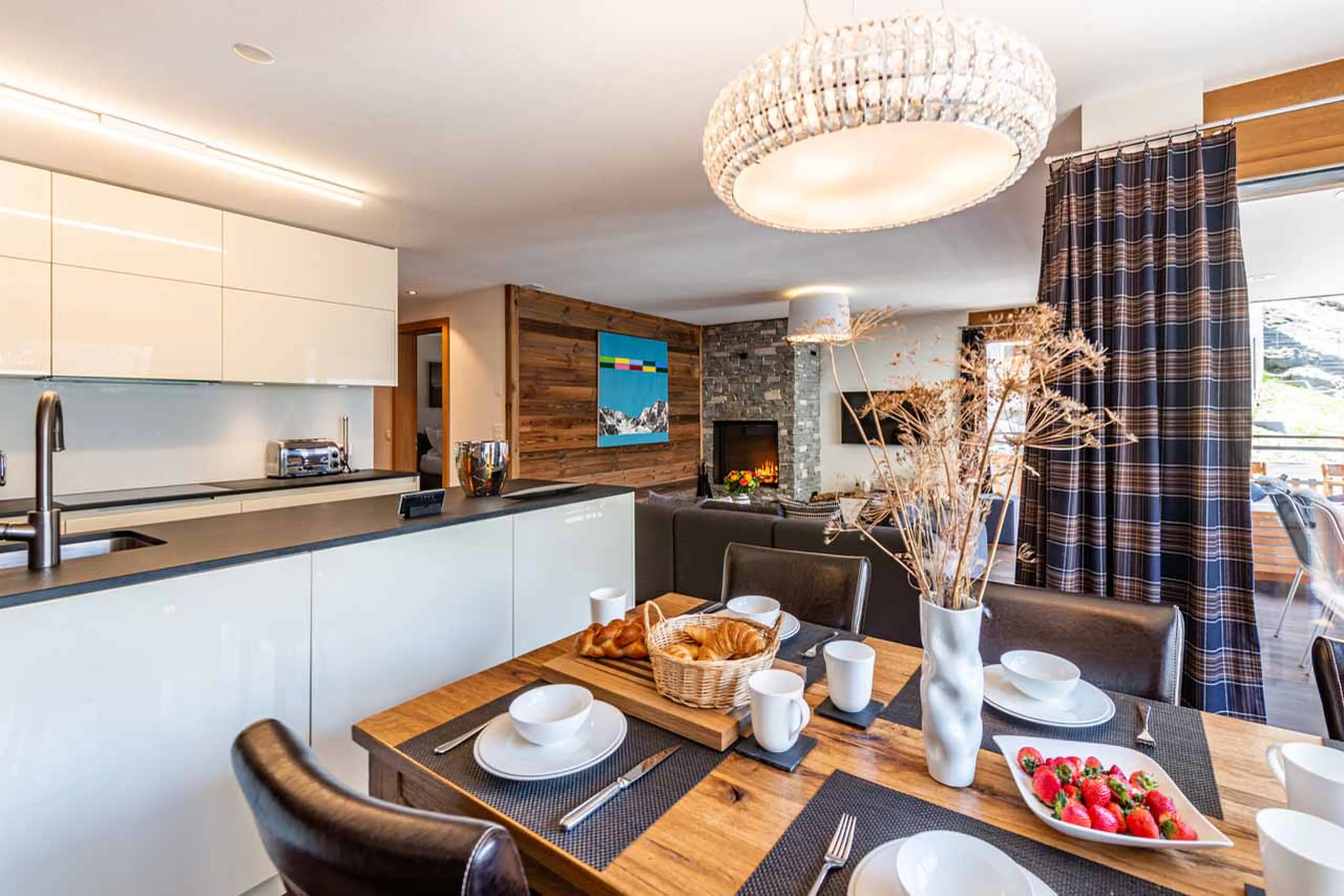 Kitchen and dining table at Apartment Petit in Zermatt