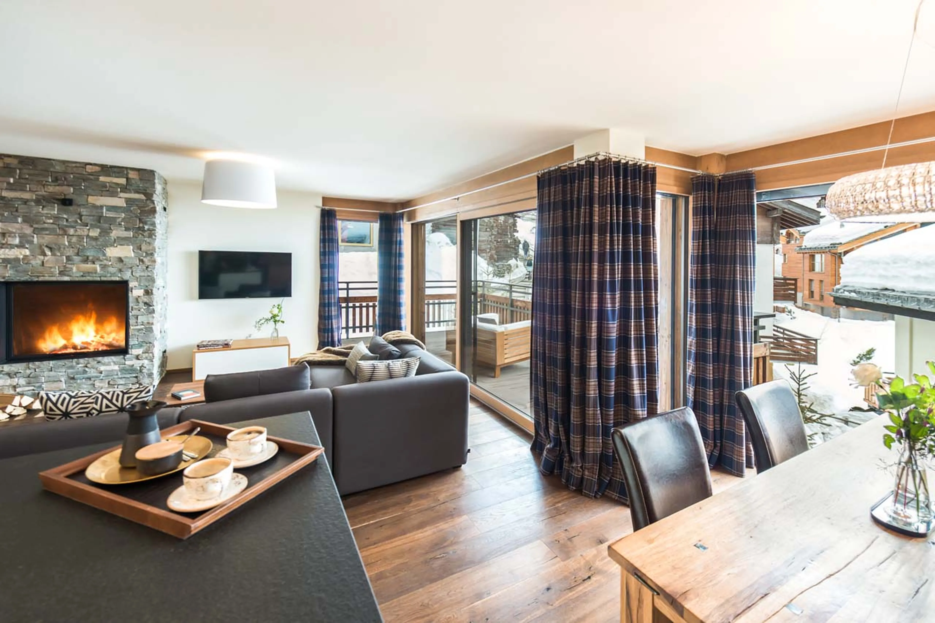 Open plan living, dining and kitchen area at Apartment Petit in Zermatt