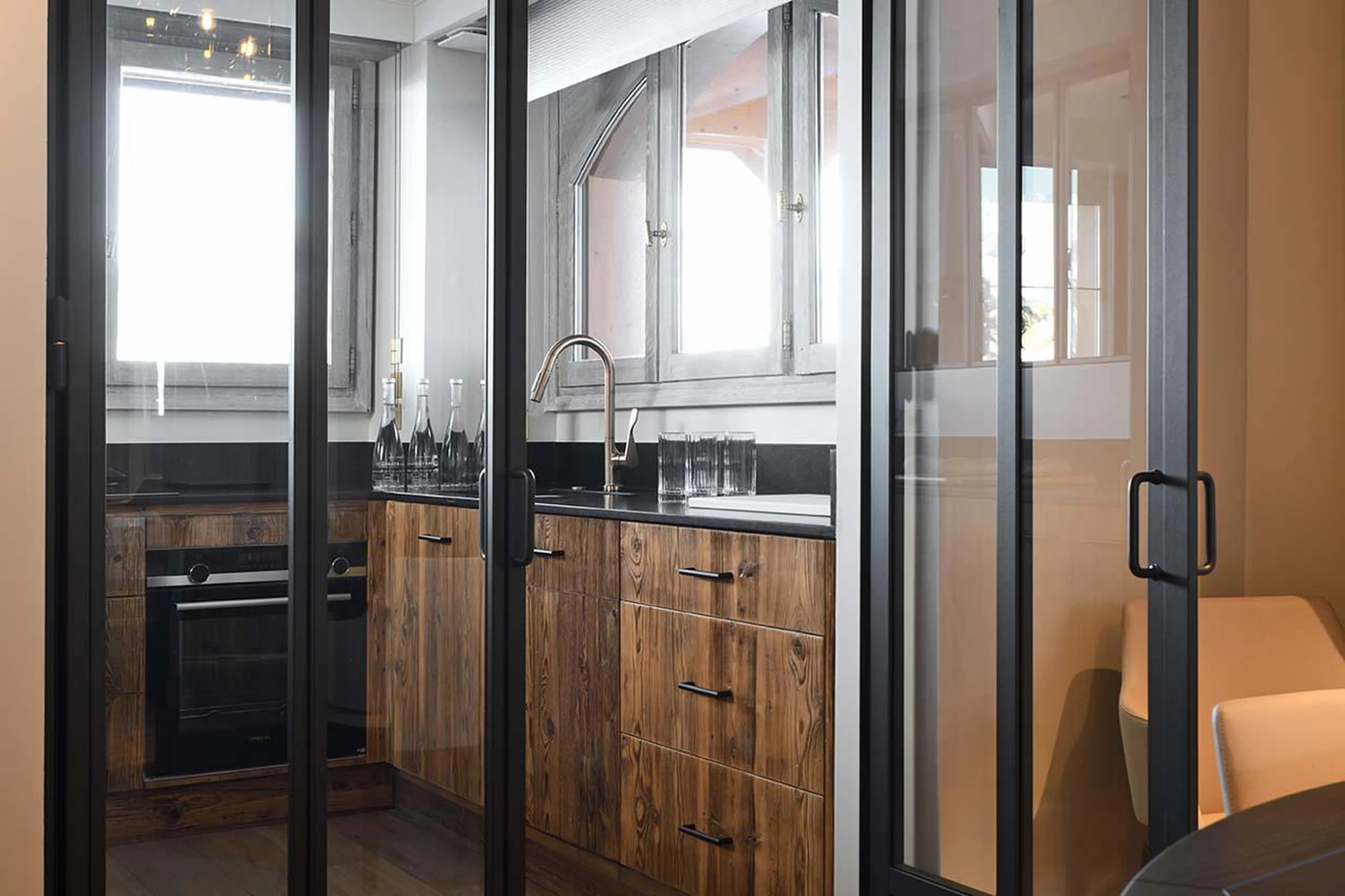 Well-equipped kitchen at Apartment Pyramides in Courchevel 1850