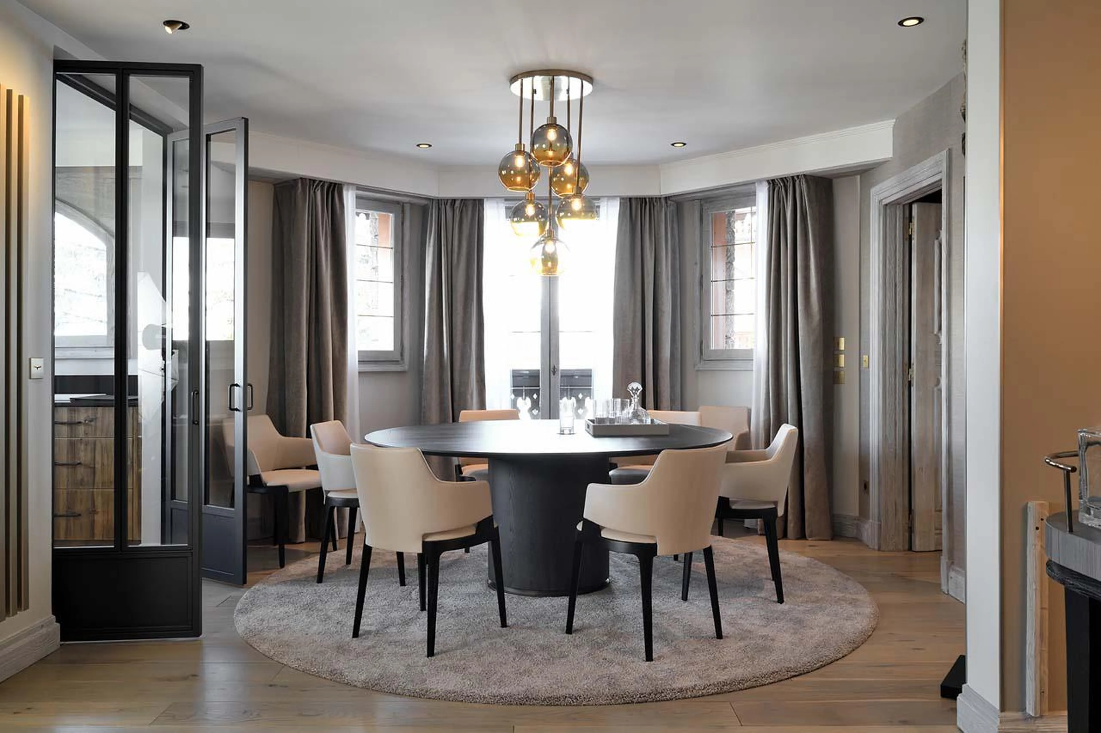 Dining table with space for six guests at Apartment Pyramides in Courchevel 1850
