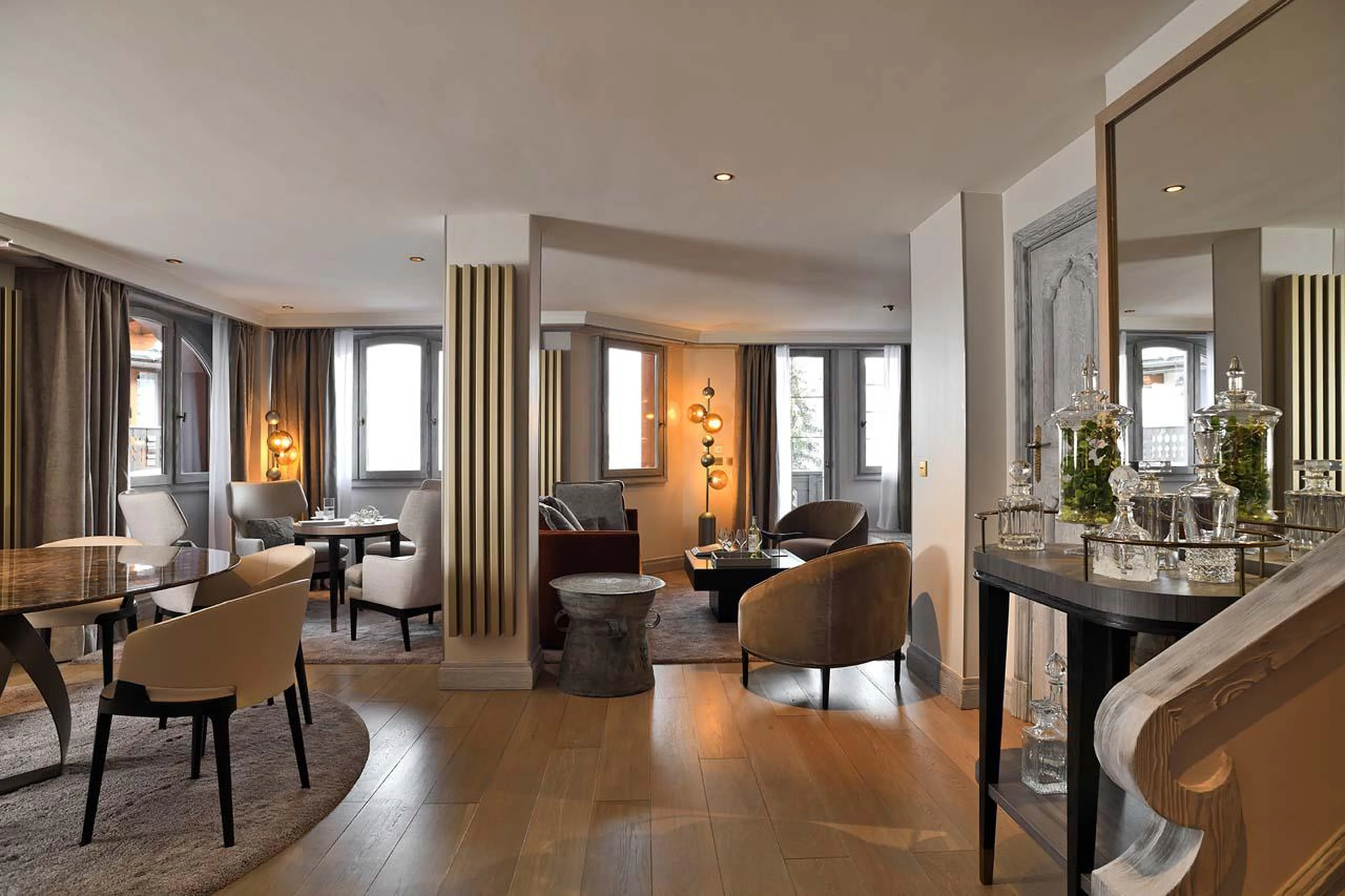 Living area with dining table at Apartment Roc-Merlet in Courchevel 1850