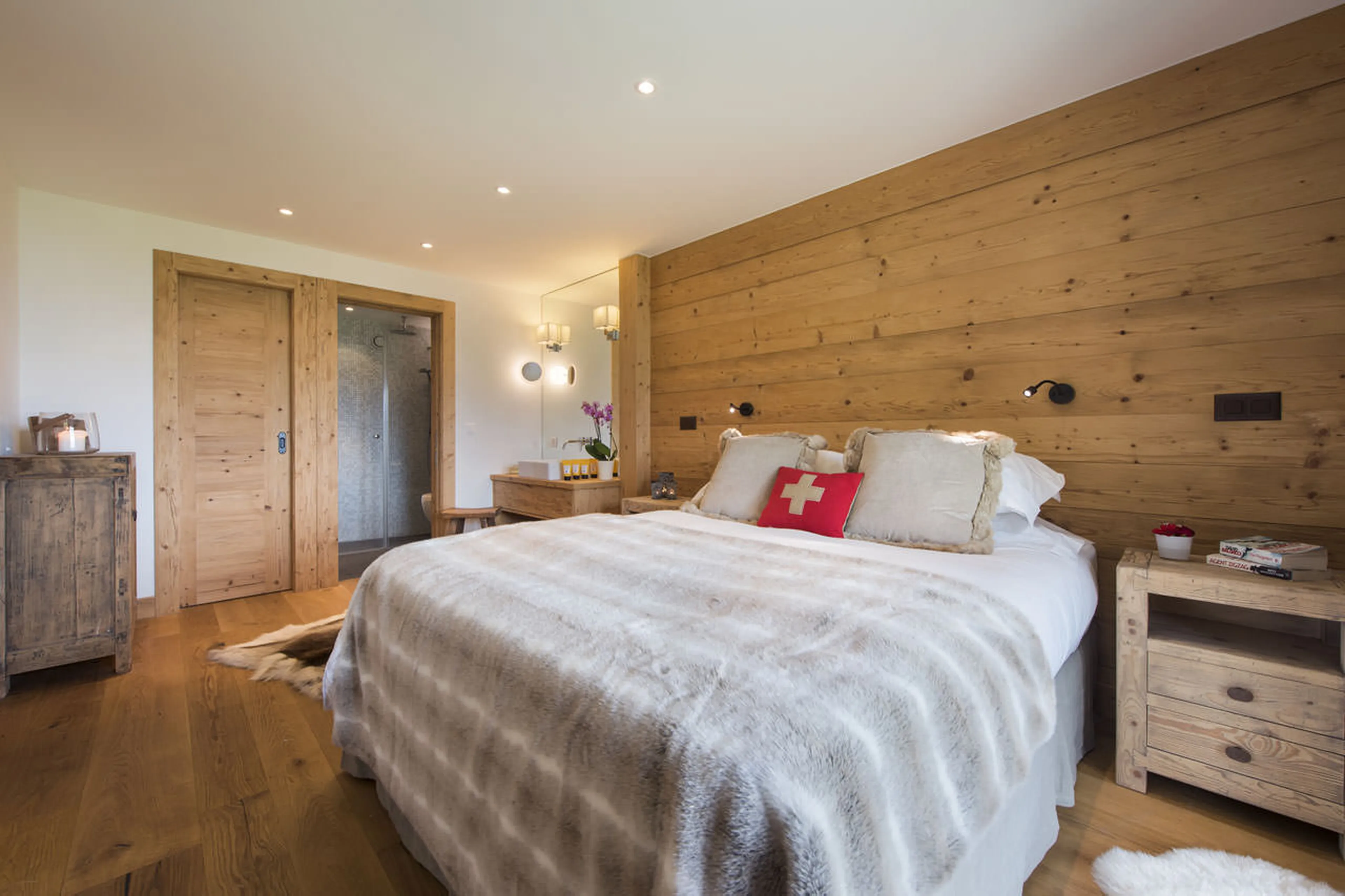 Spacious master bedroom at Apartment Saana in Verbier