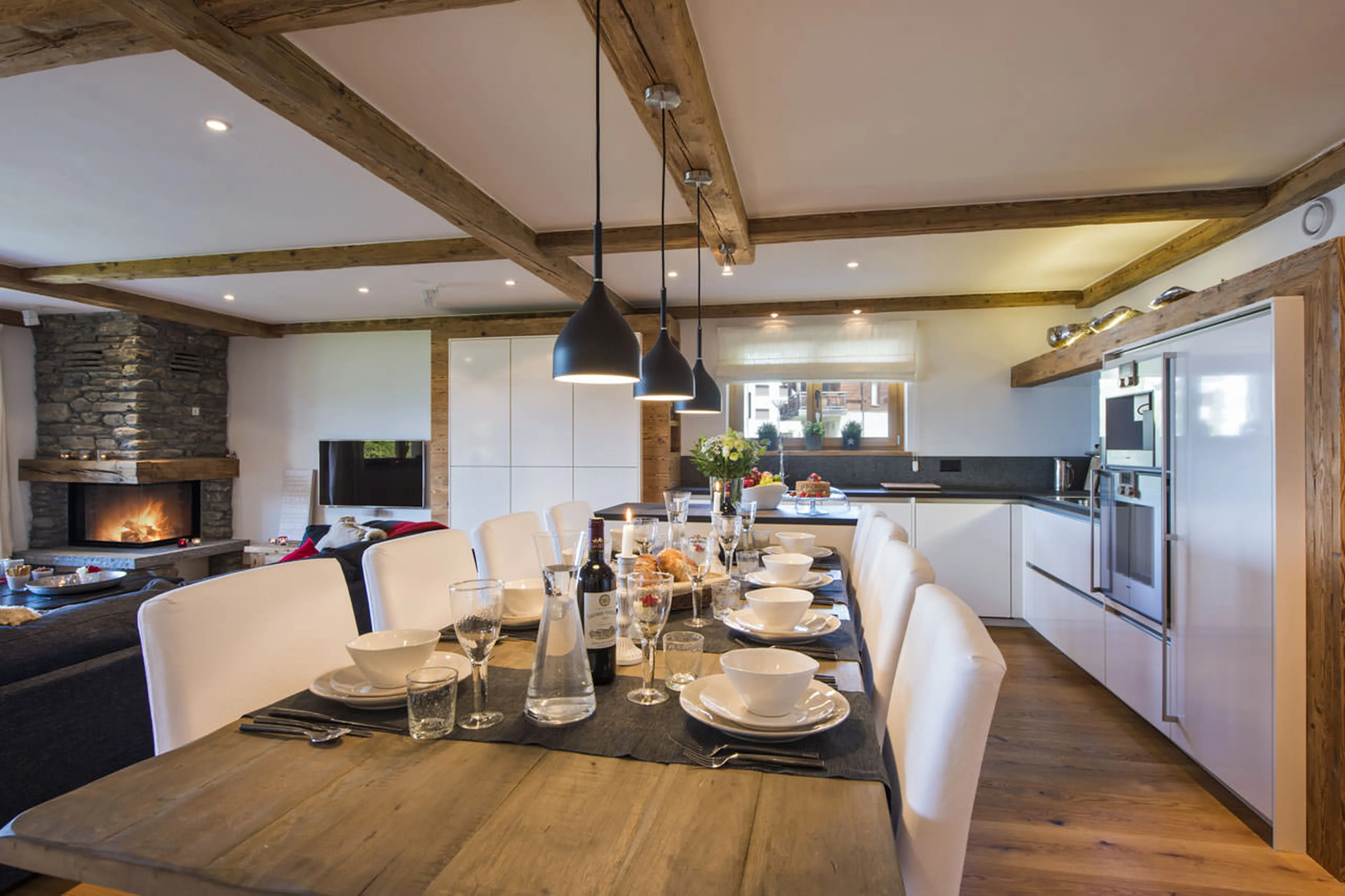 Dining table at Apartment Saana in Verbier