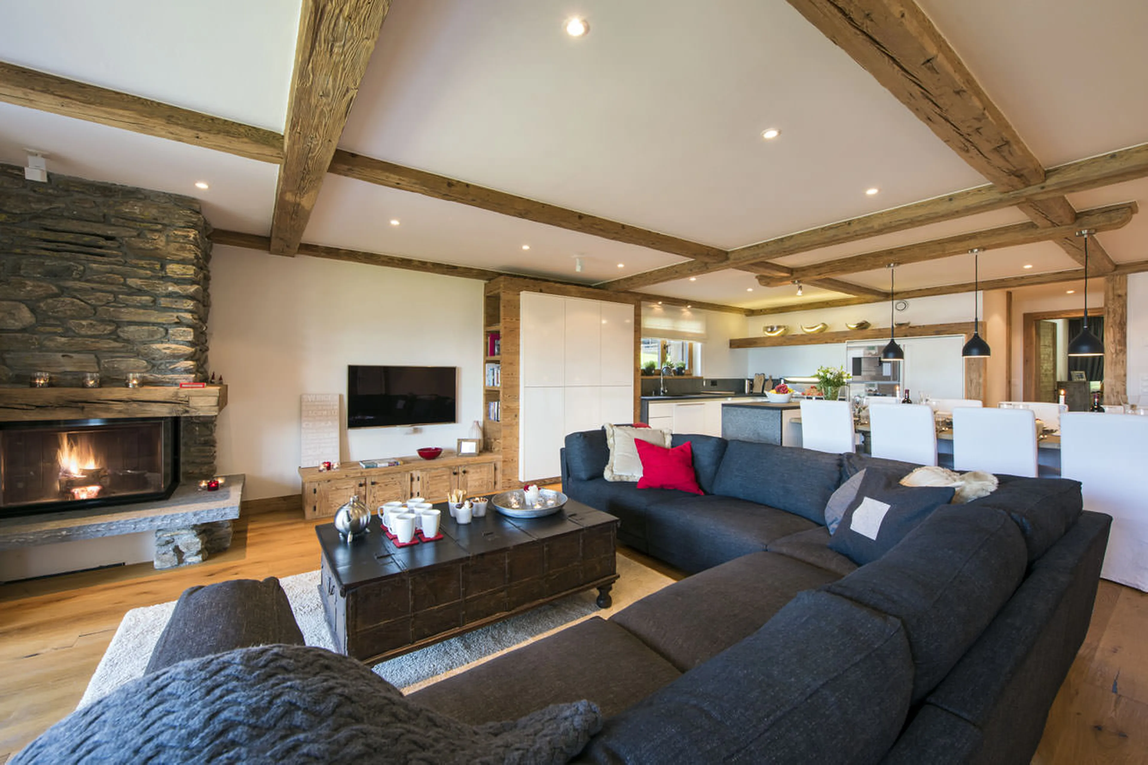 Open plan living area at Apartment Saana in Verbier