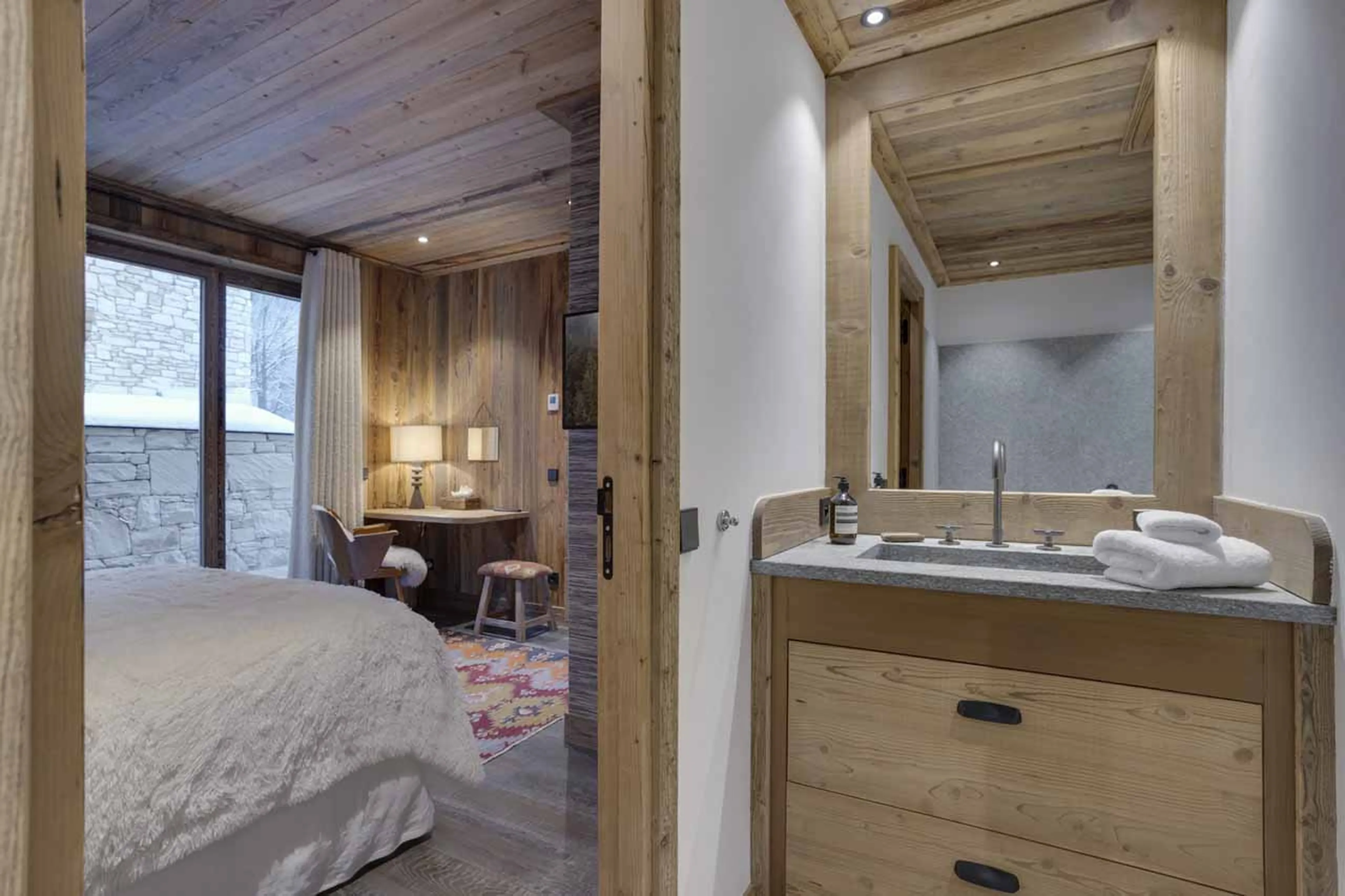 Bedroom 2 en-suite at Apartment Sagewood in Meribel