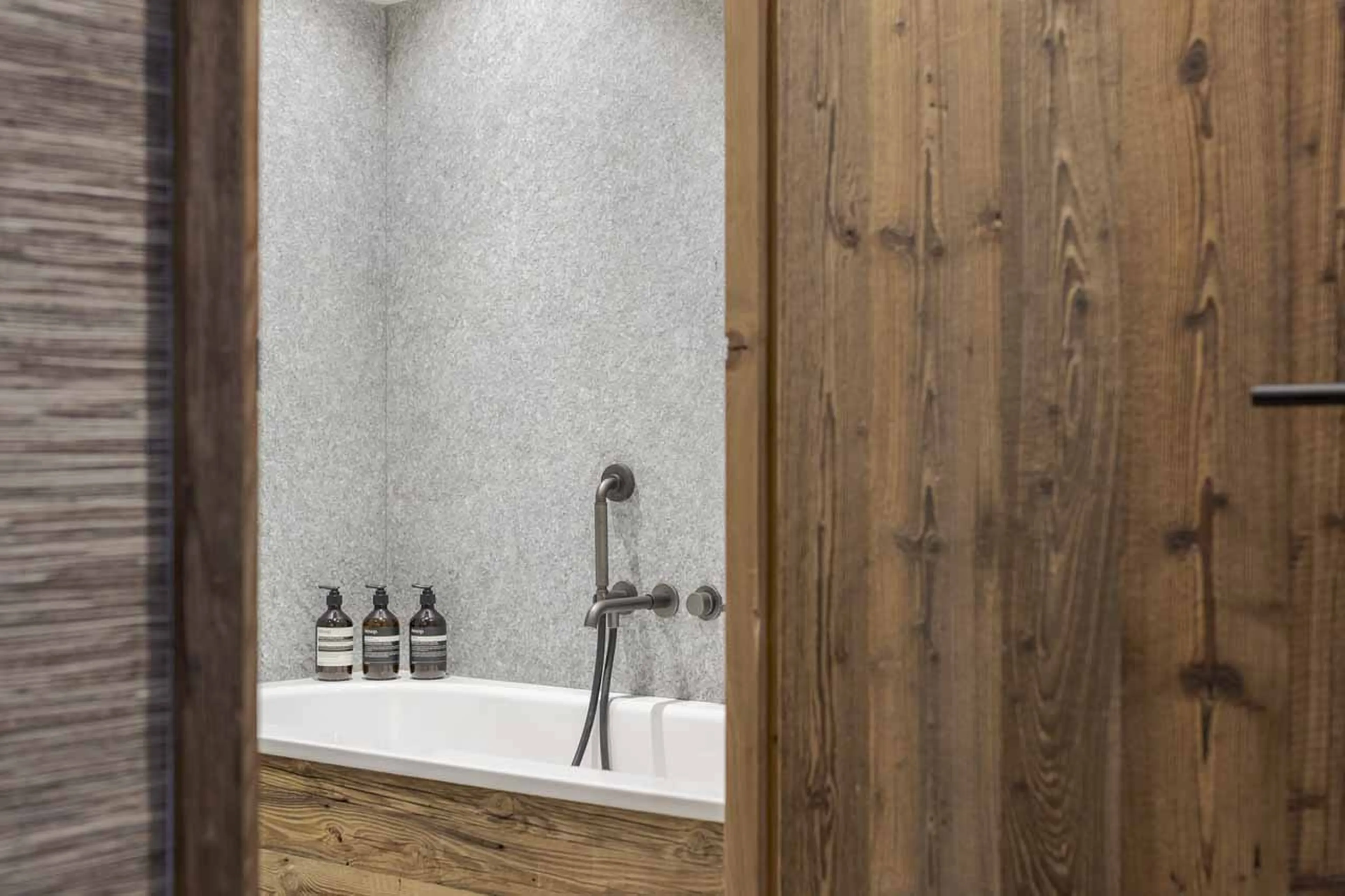 Bedroom 2 en-suite bath at Apartment Sagewood in Meribel