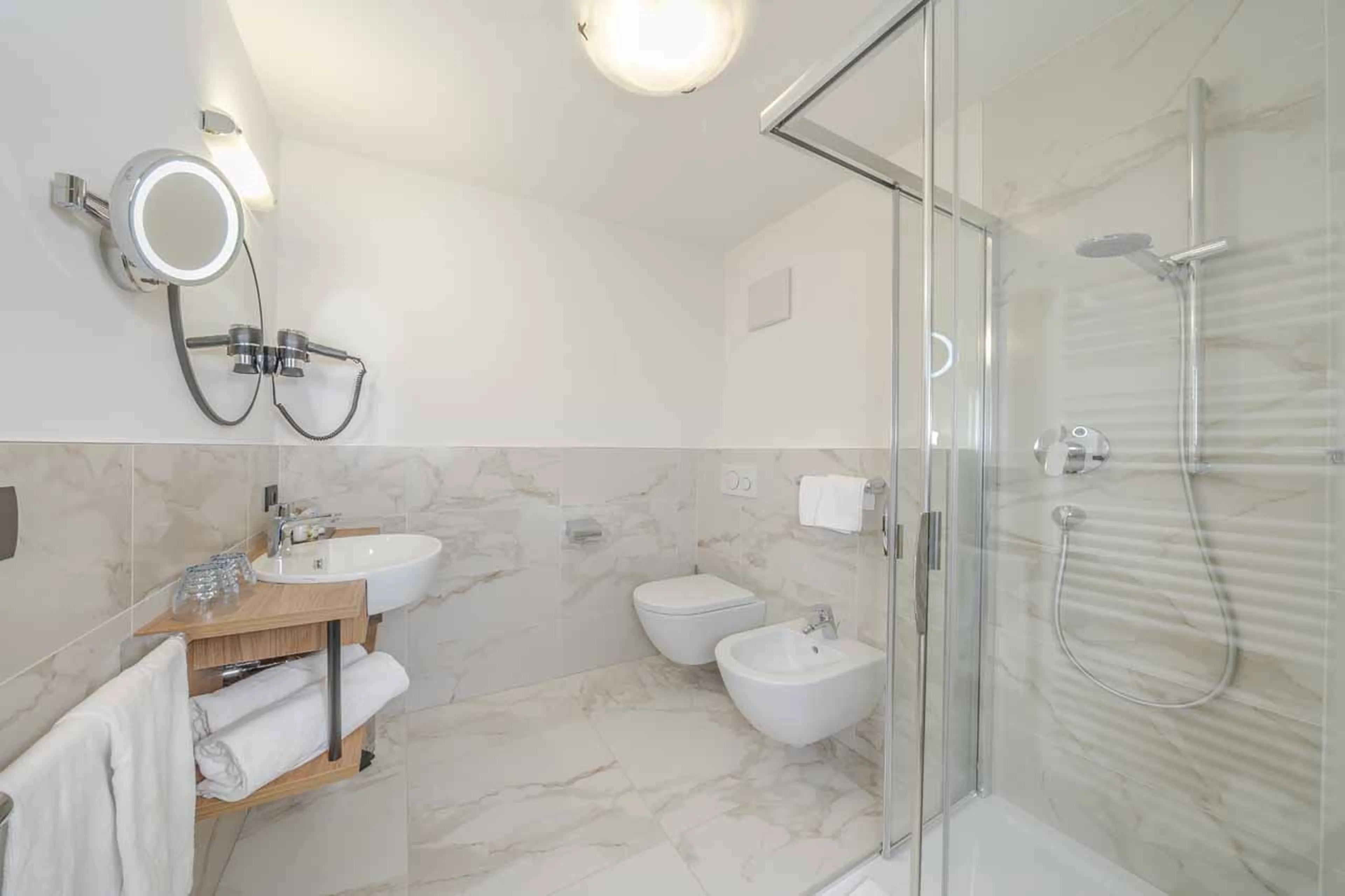 Bathroom two at Apartment Selva in Val Gardena