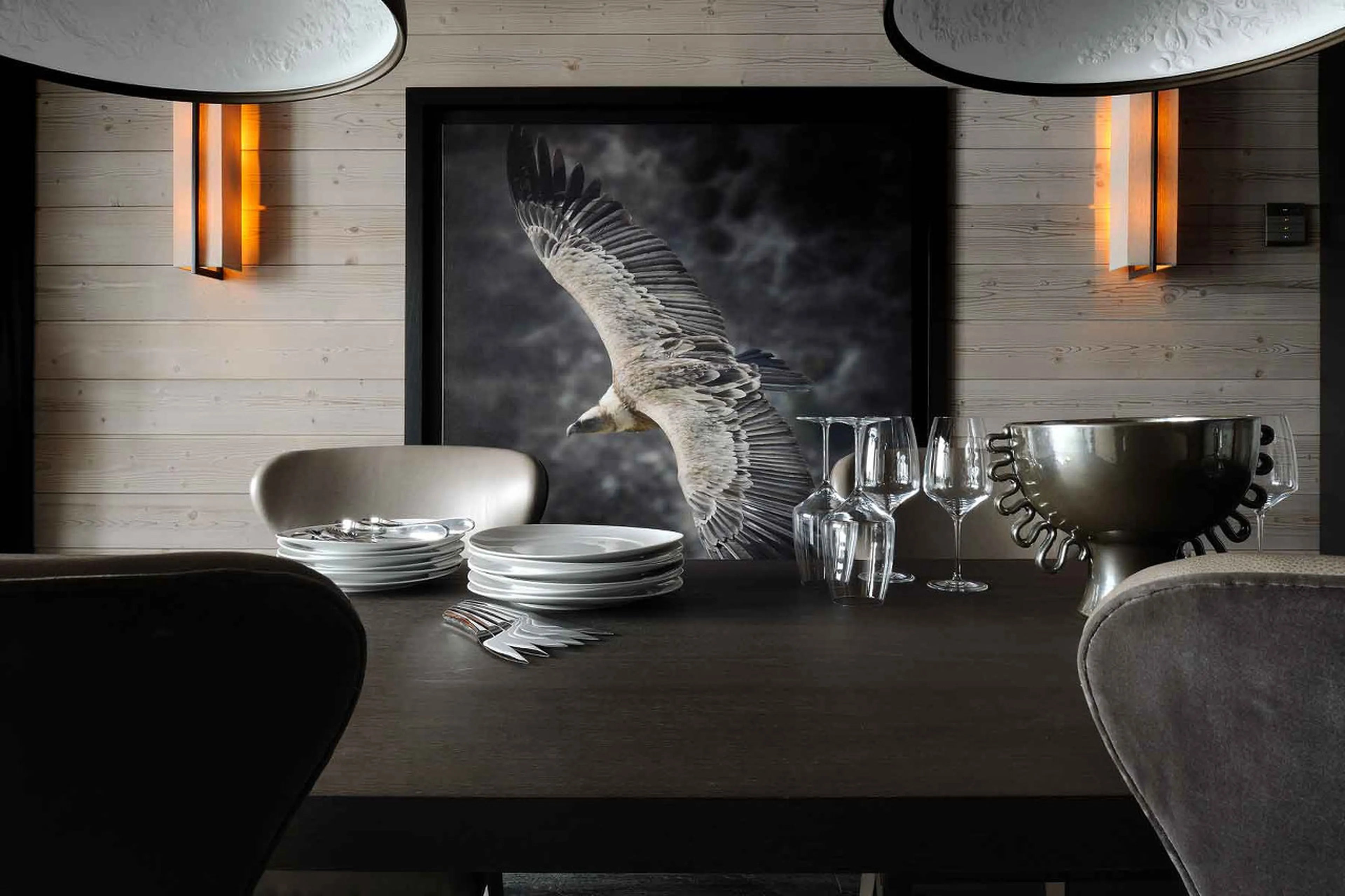 Comfort and modernity in this dining room in Apartment Serpntine in Courchevel 1850