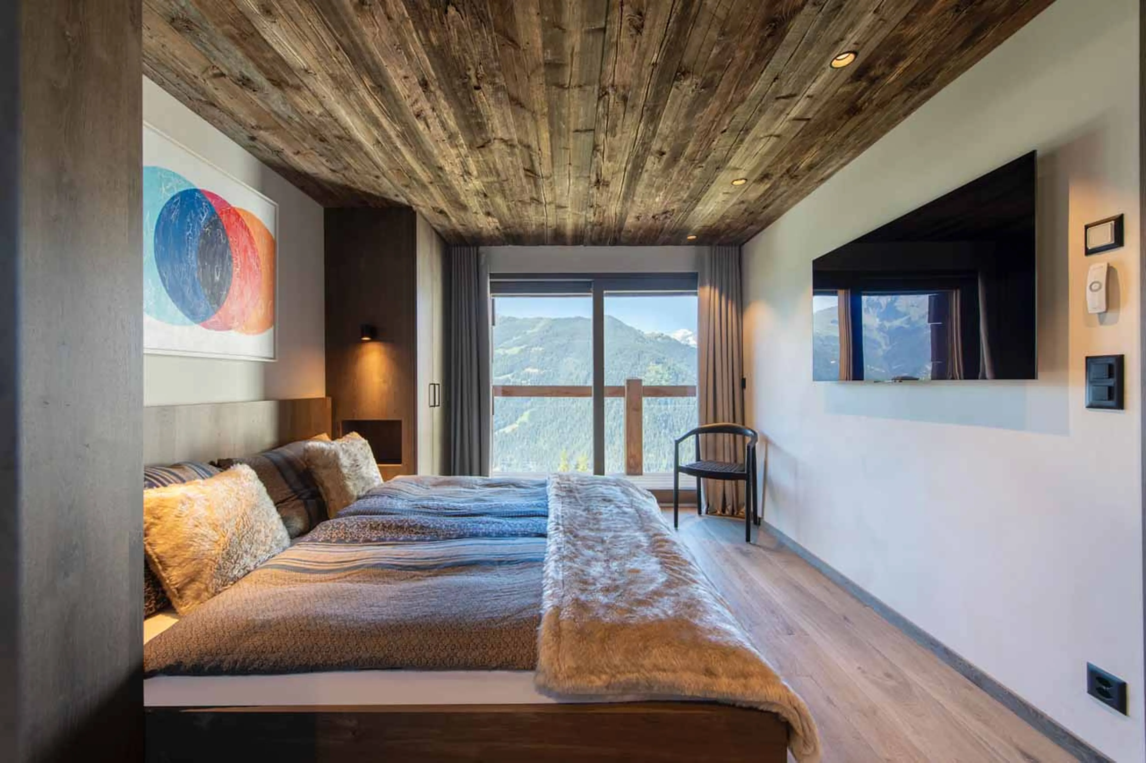 Bedroom 1 TV at Apartment Stefano in Verbier