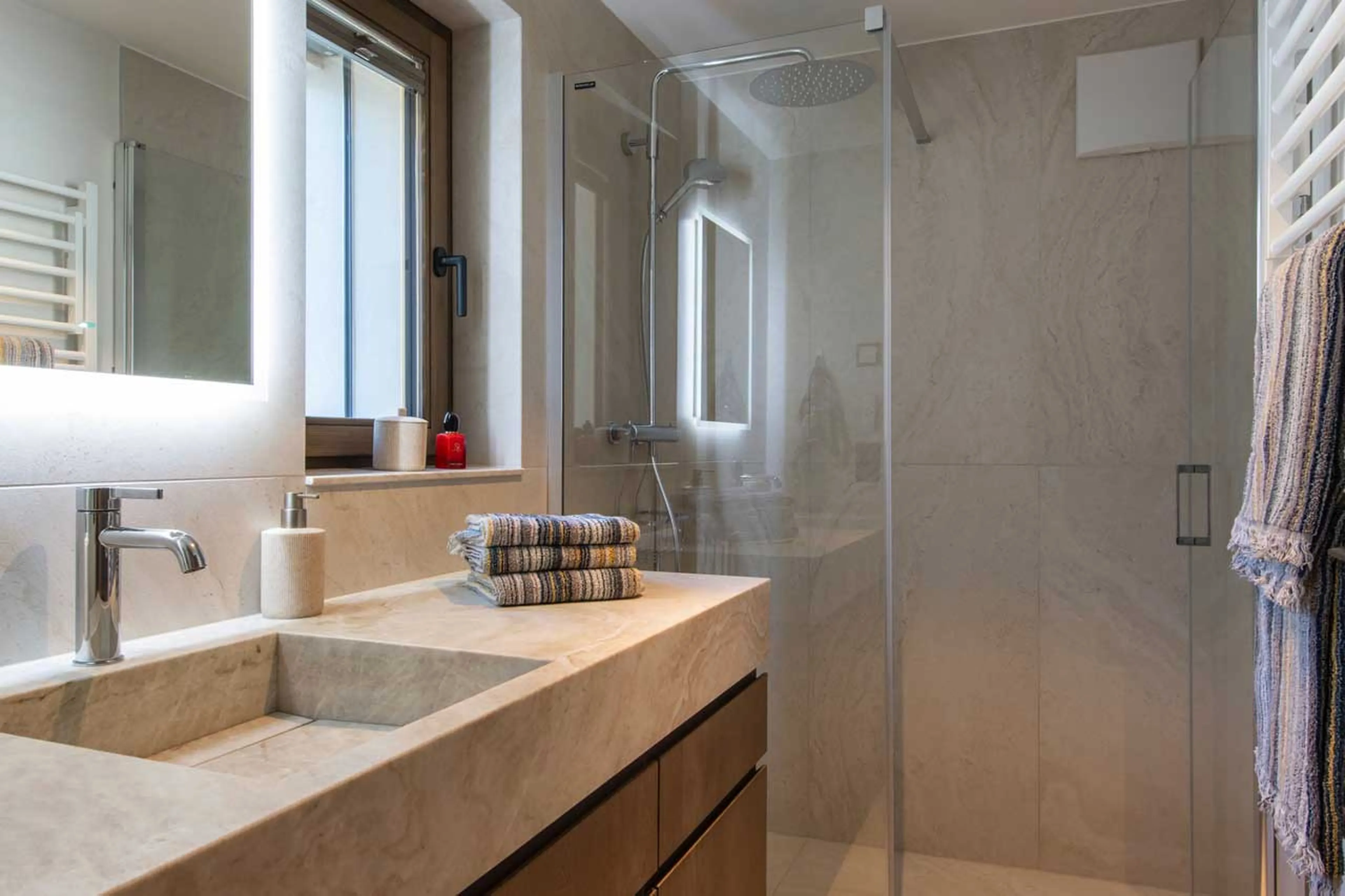 Bedroom 3 en-suite at Apartment Stefano in Verbier