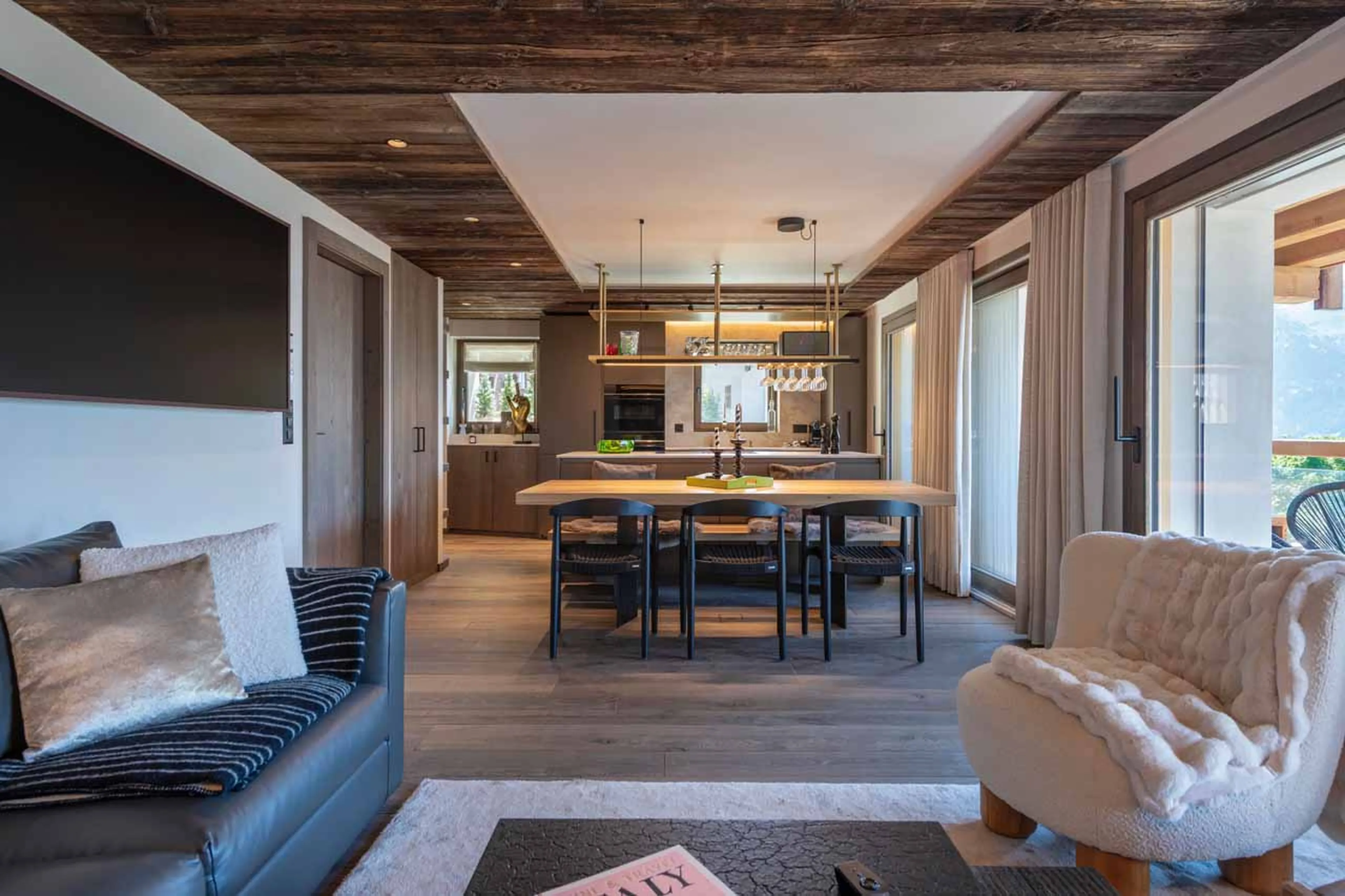Dining table at Apartment Stefano in Verbier