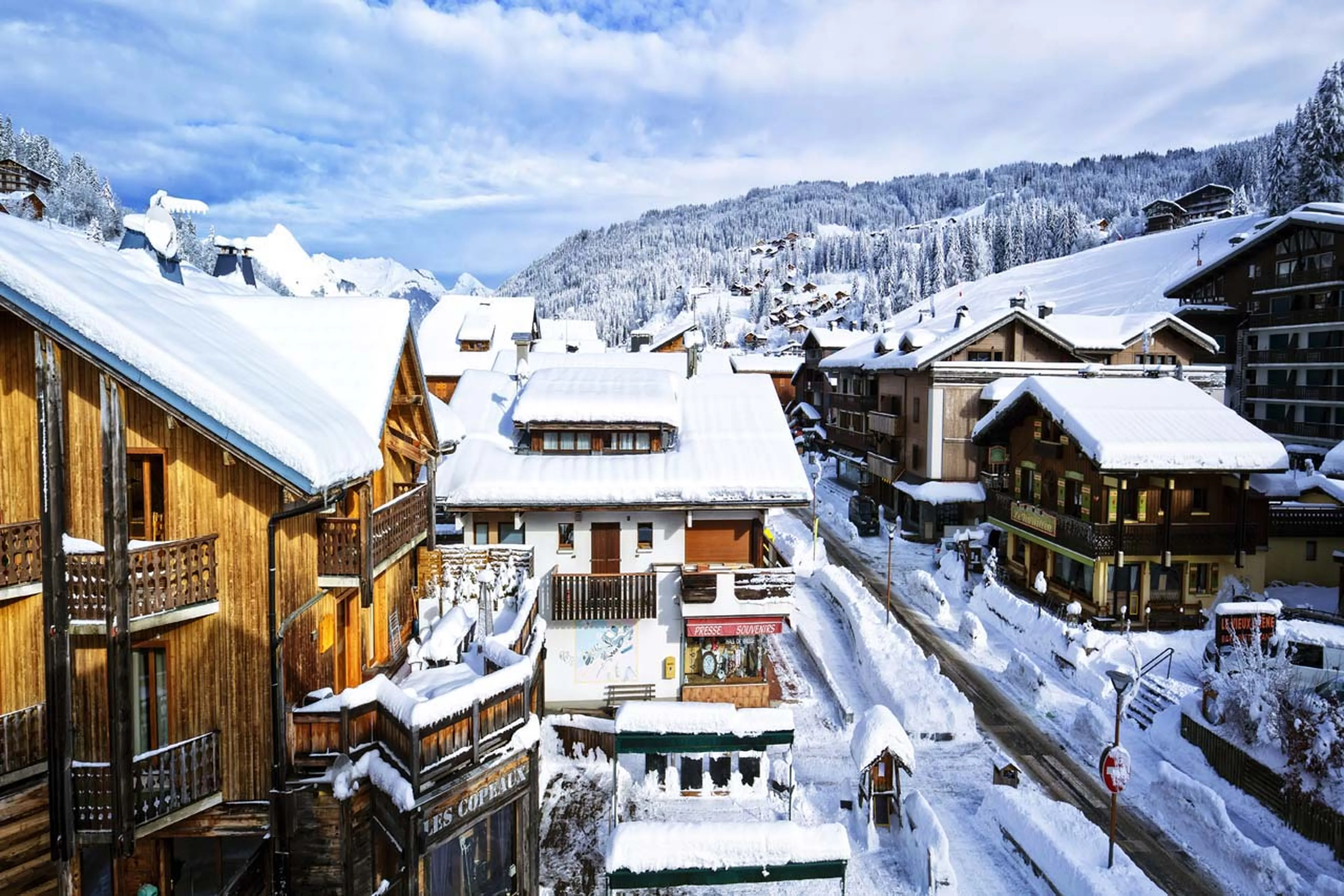 Snowy exterior of Apartment Urban Corniche in Les Gets