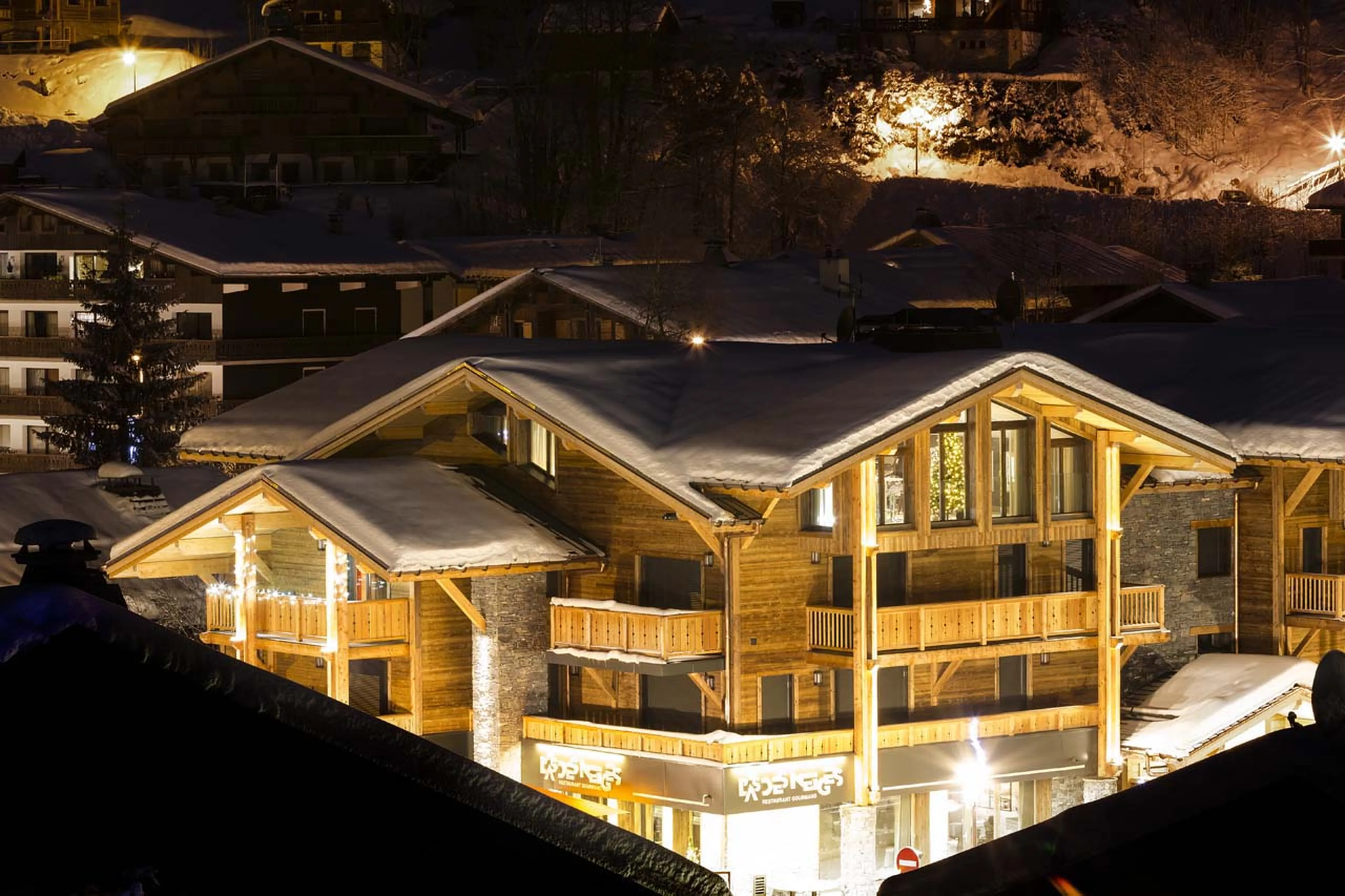Apartment Urban Corniche in Les Gets at night