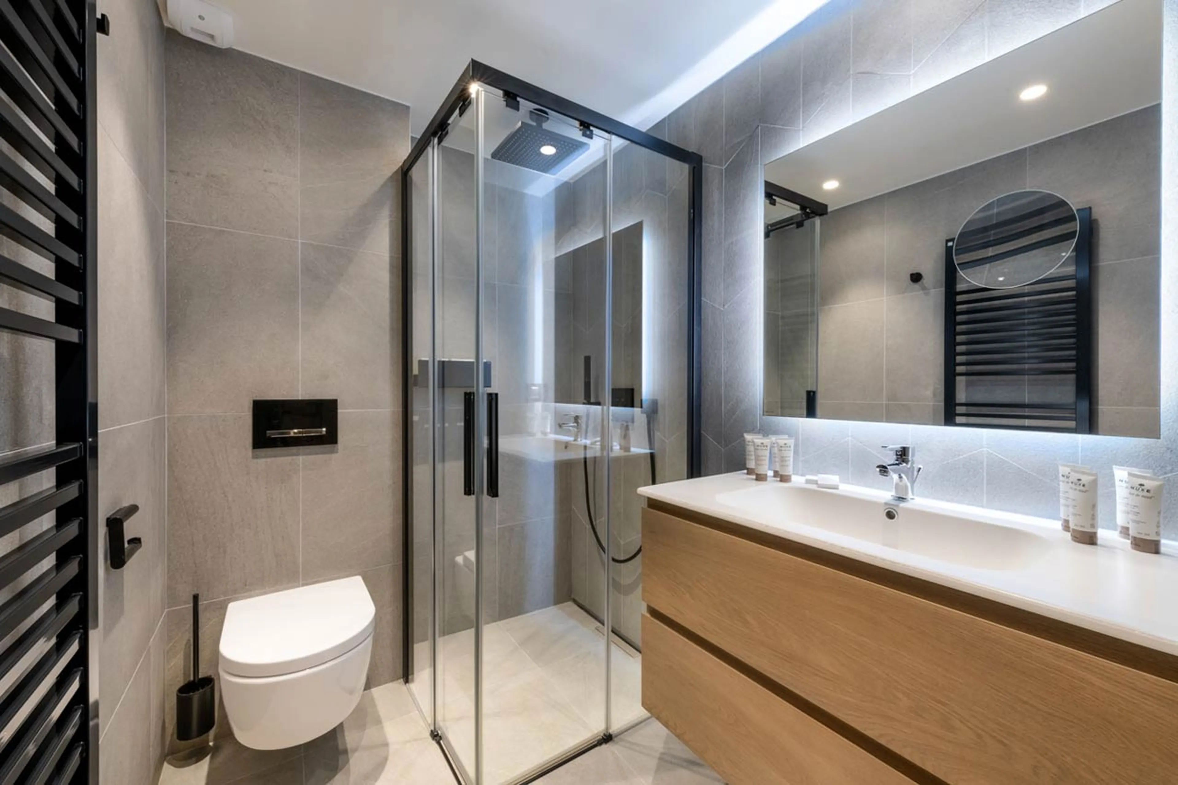 Separate shower room in Apartment Vail Lodge A01 in Val d'Isere