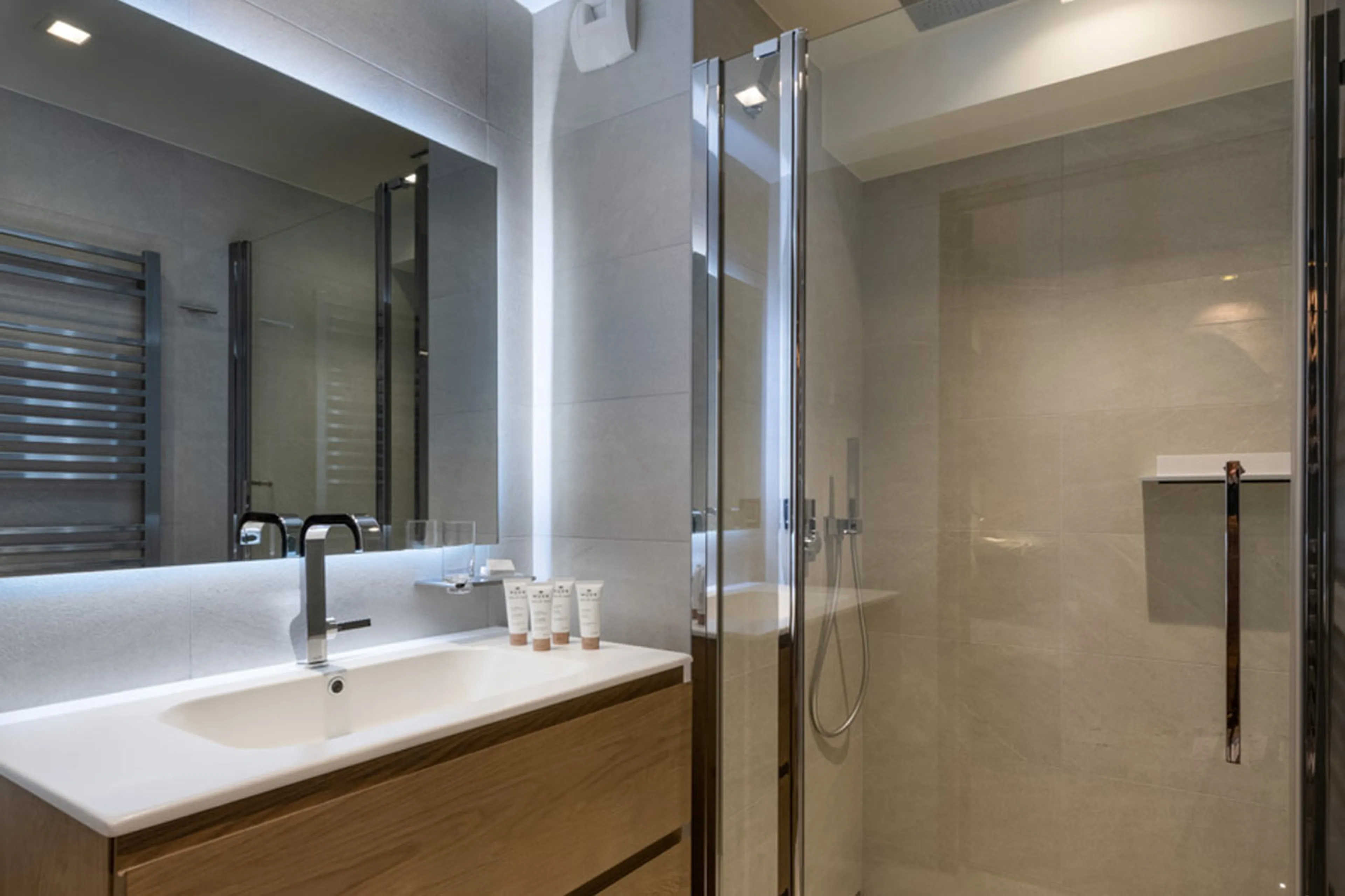 En-suite shower room in Apartment Vail Lodge A12 in Val d'Isere