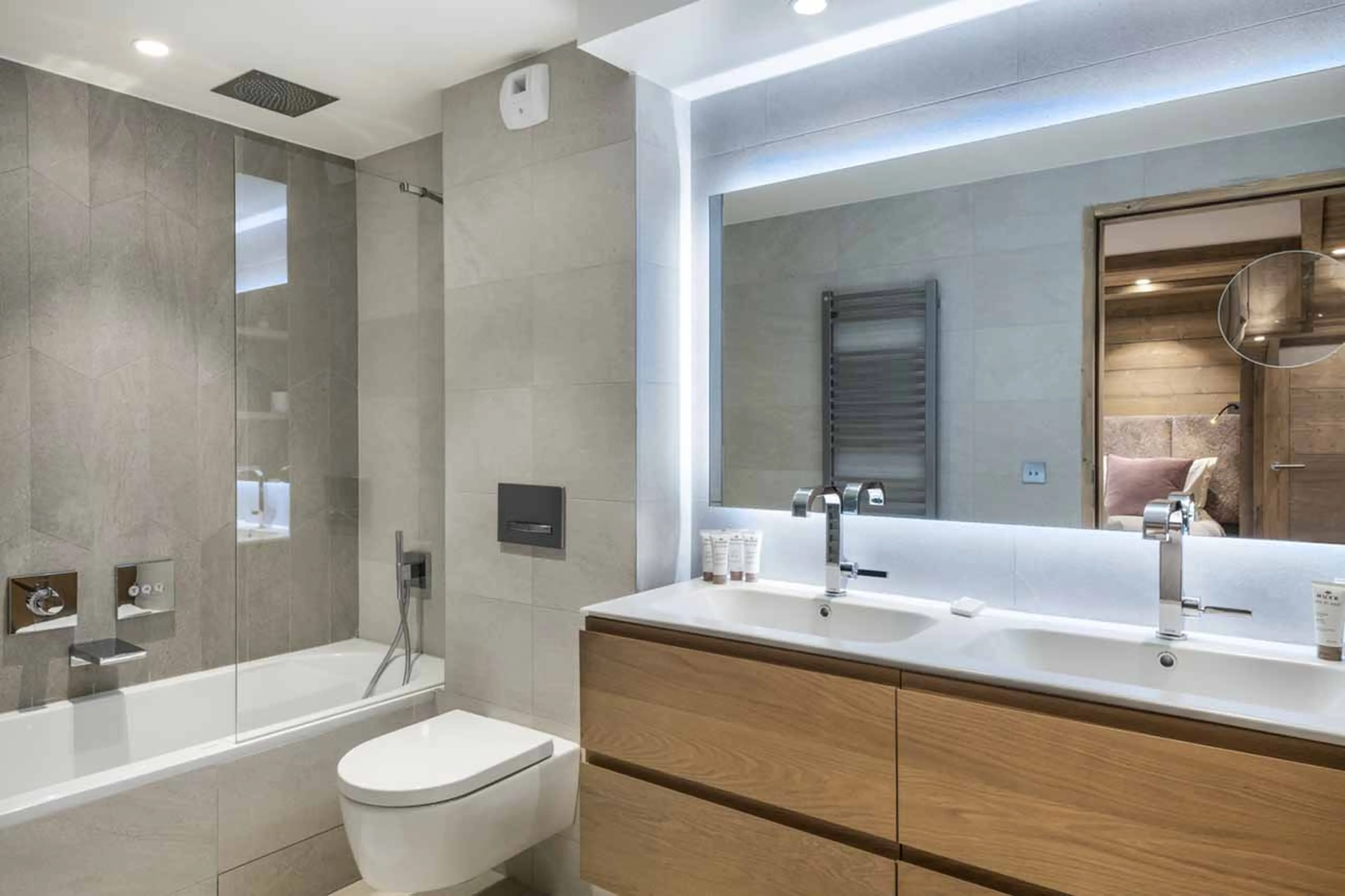 Bedroom 2 ensuite at Apartment Vail Lodge A11, Val d'Isere