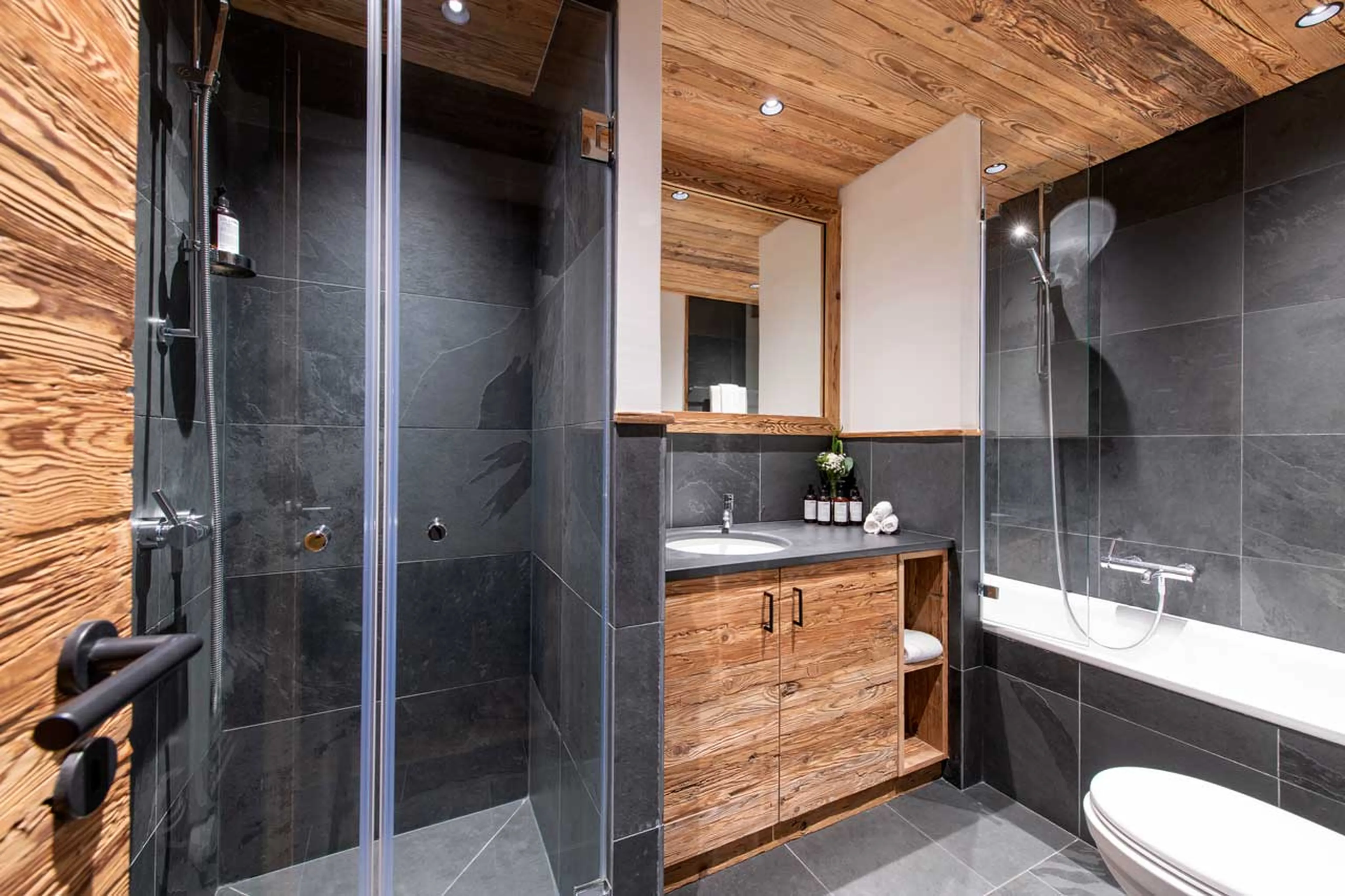 Shared bathroom at Apartment Victoria 111 in Verbier