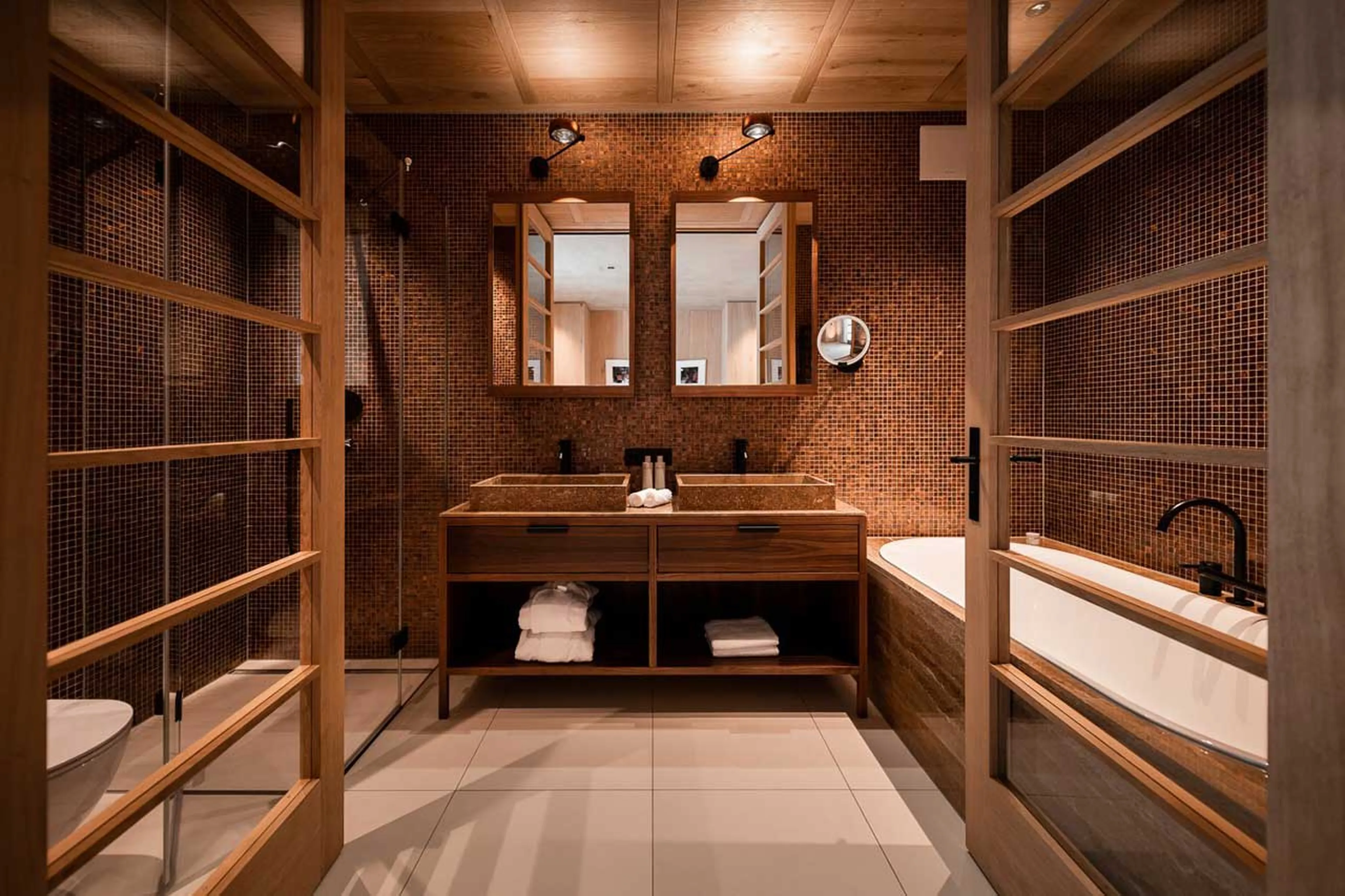 Bedroom 1 en-suite at Arla Modern Art Suite in Lech