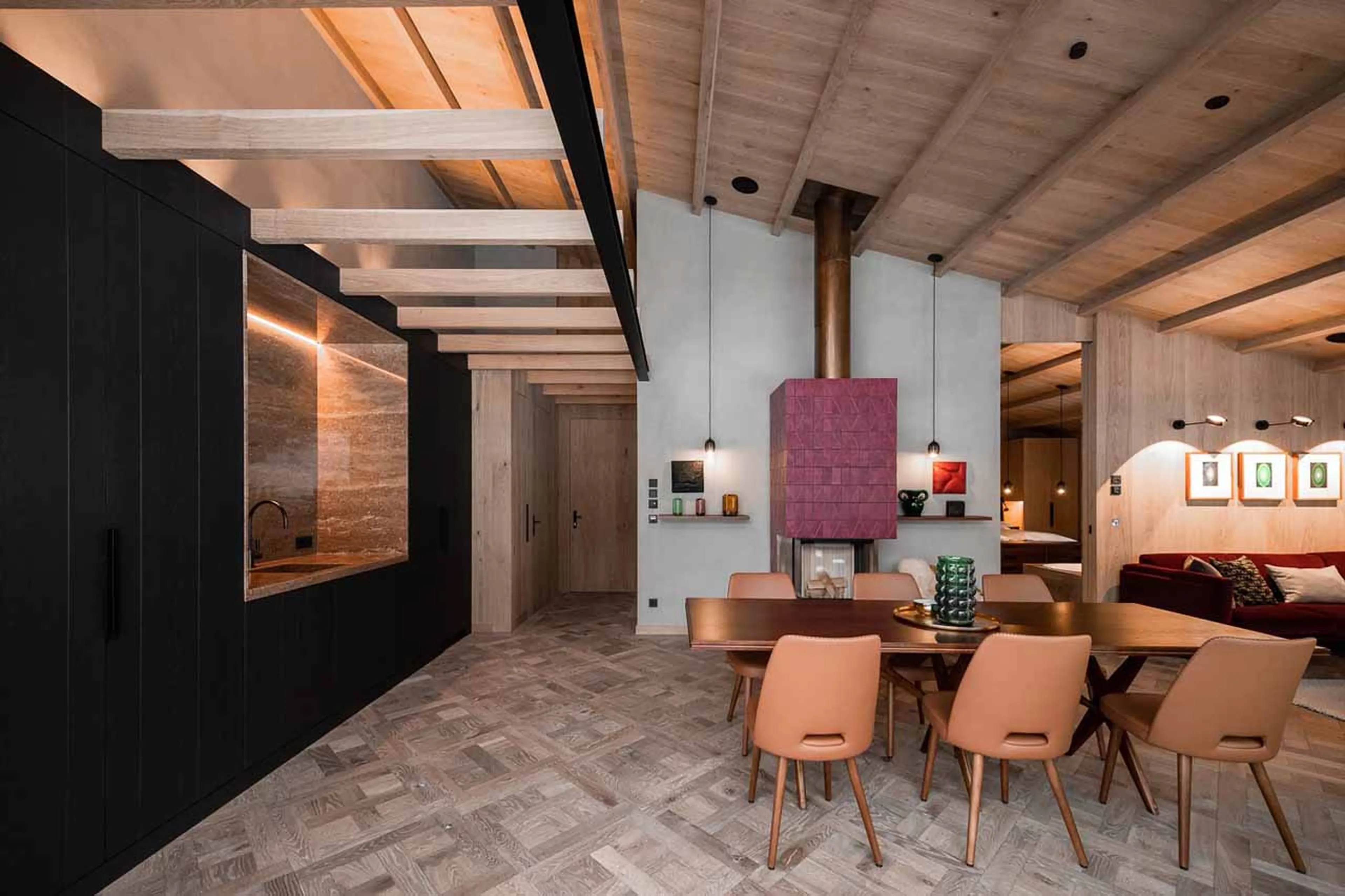 Dining area and kitchen at Arla Vintage Suite in Lech