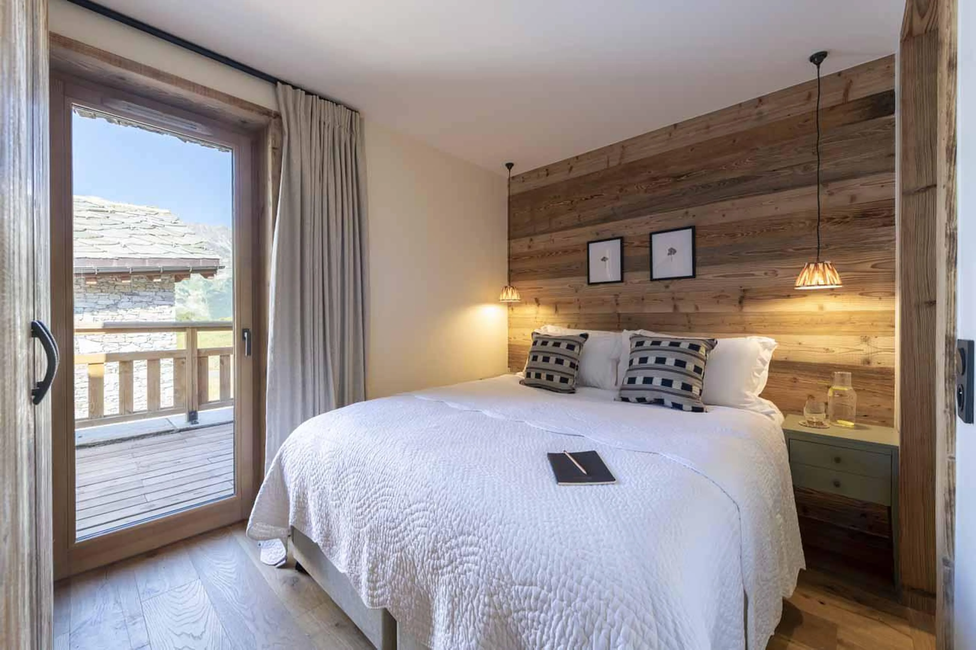 Double bedroom with en-suite shower room in Arolay Penthouse, Val d'Isere