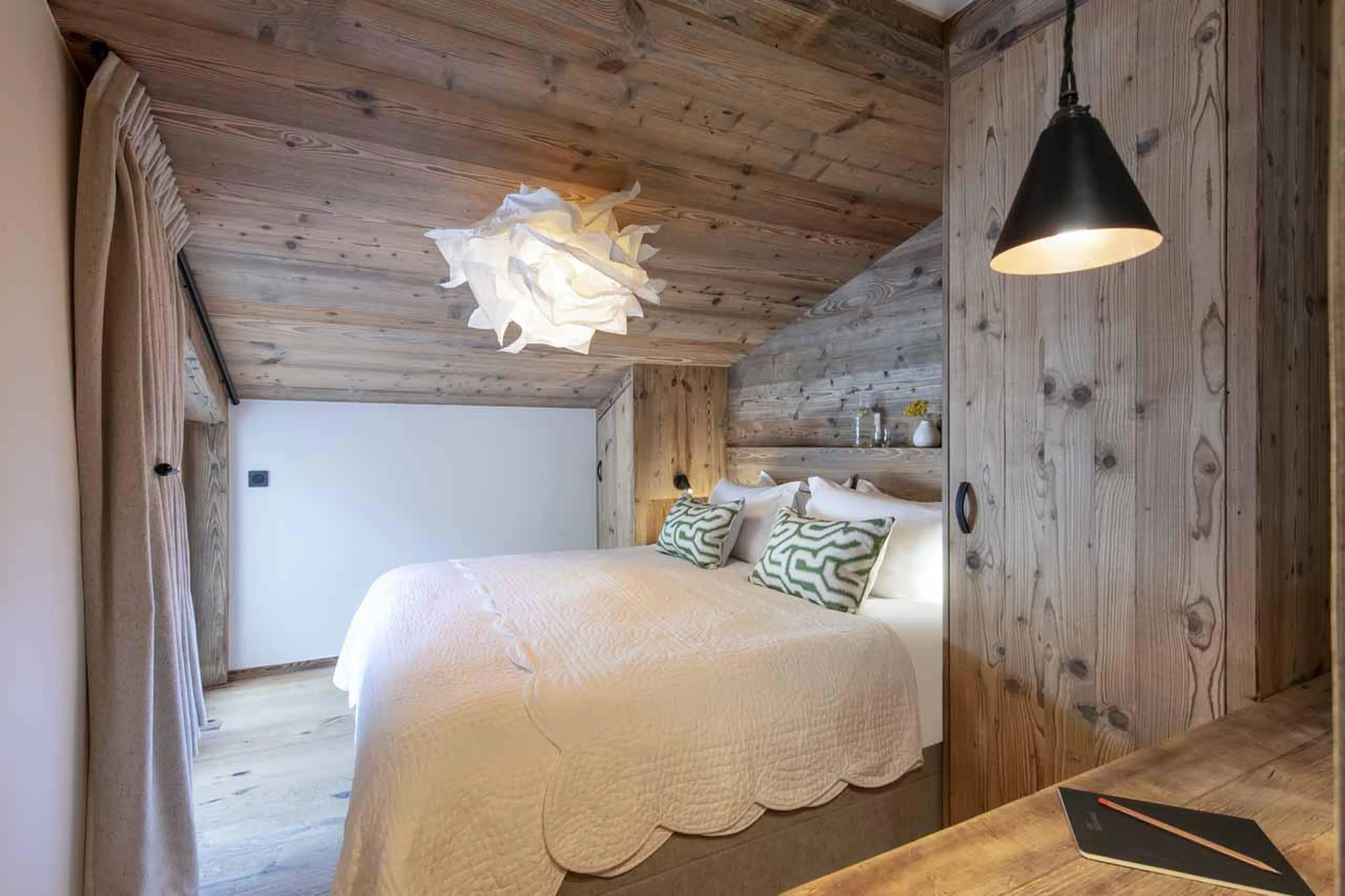 Built-in wardrobes in Arolay Penthouse, Val d'Isere