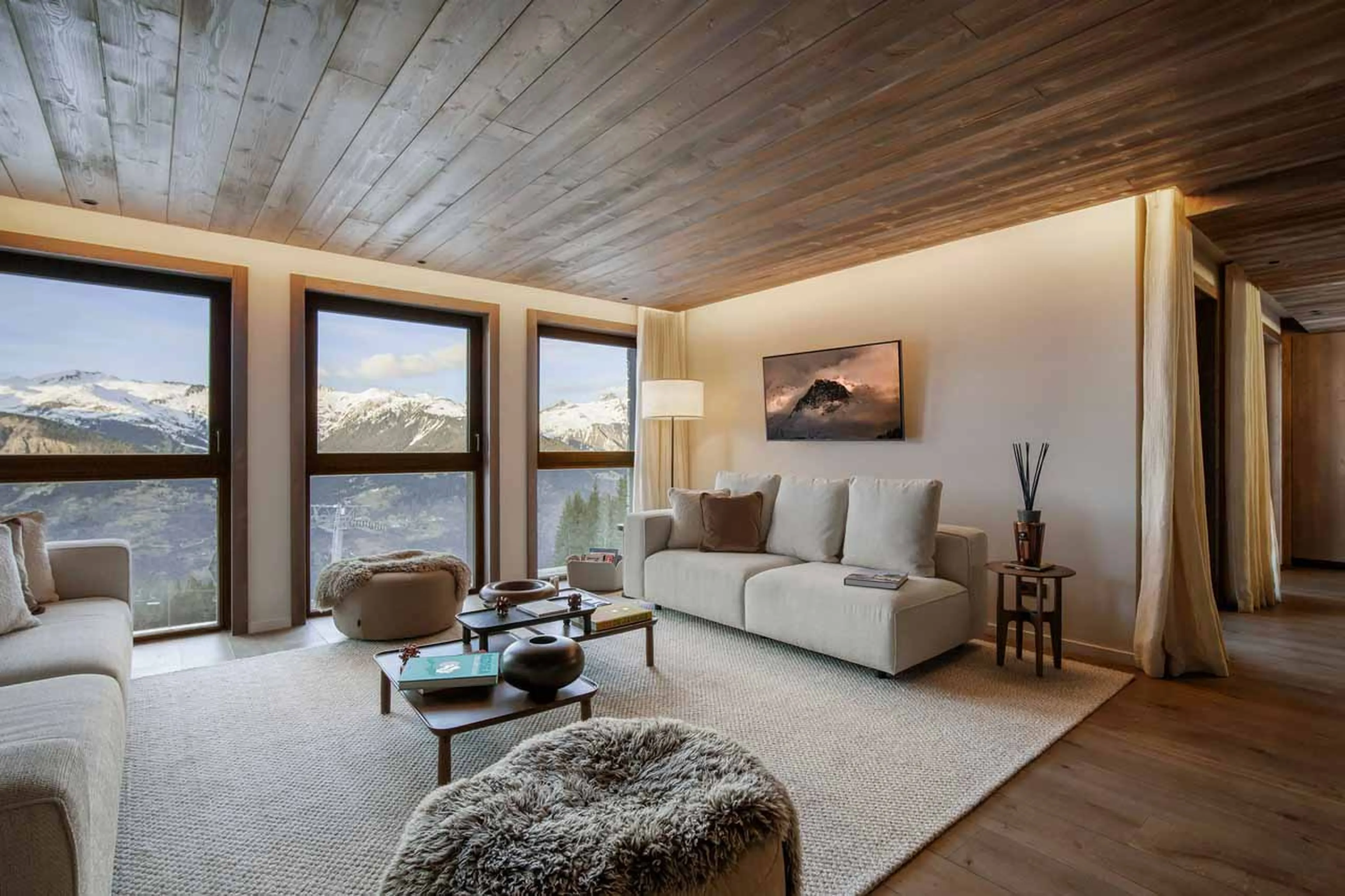Living area and corridor at Atmosphere 302 in Courchevel 1850