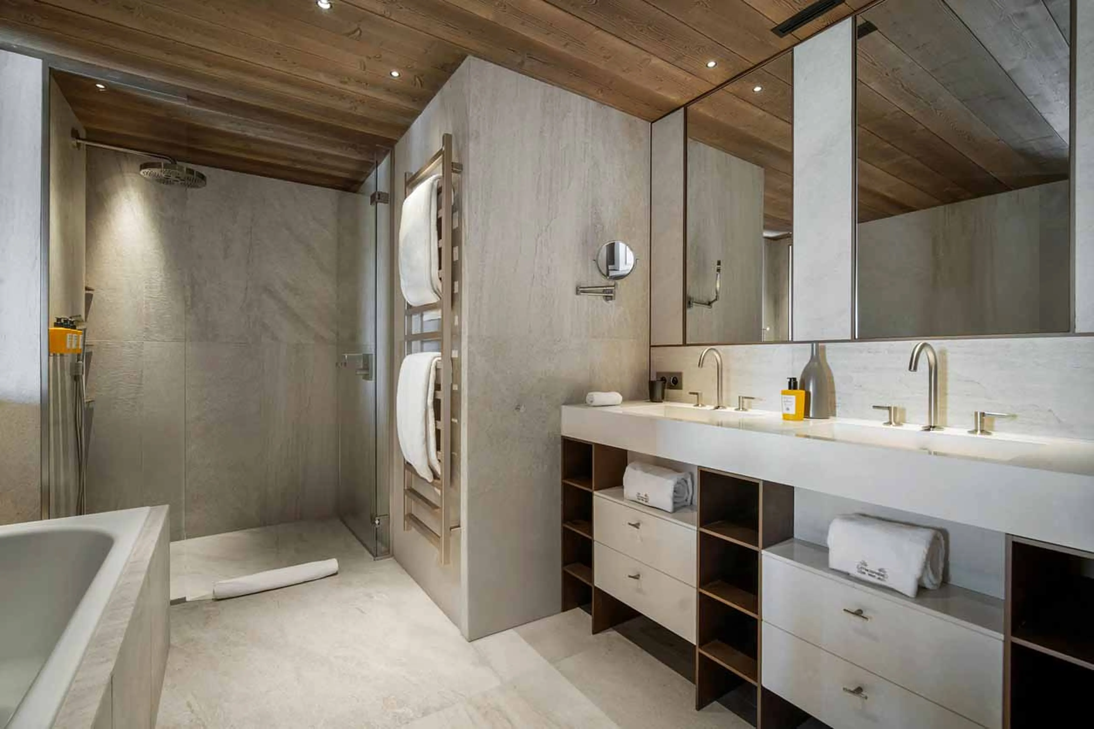 En-suite bathroom in Apartment Atmosphere 901, Courchevel 1850