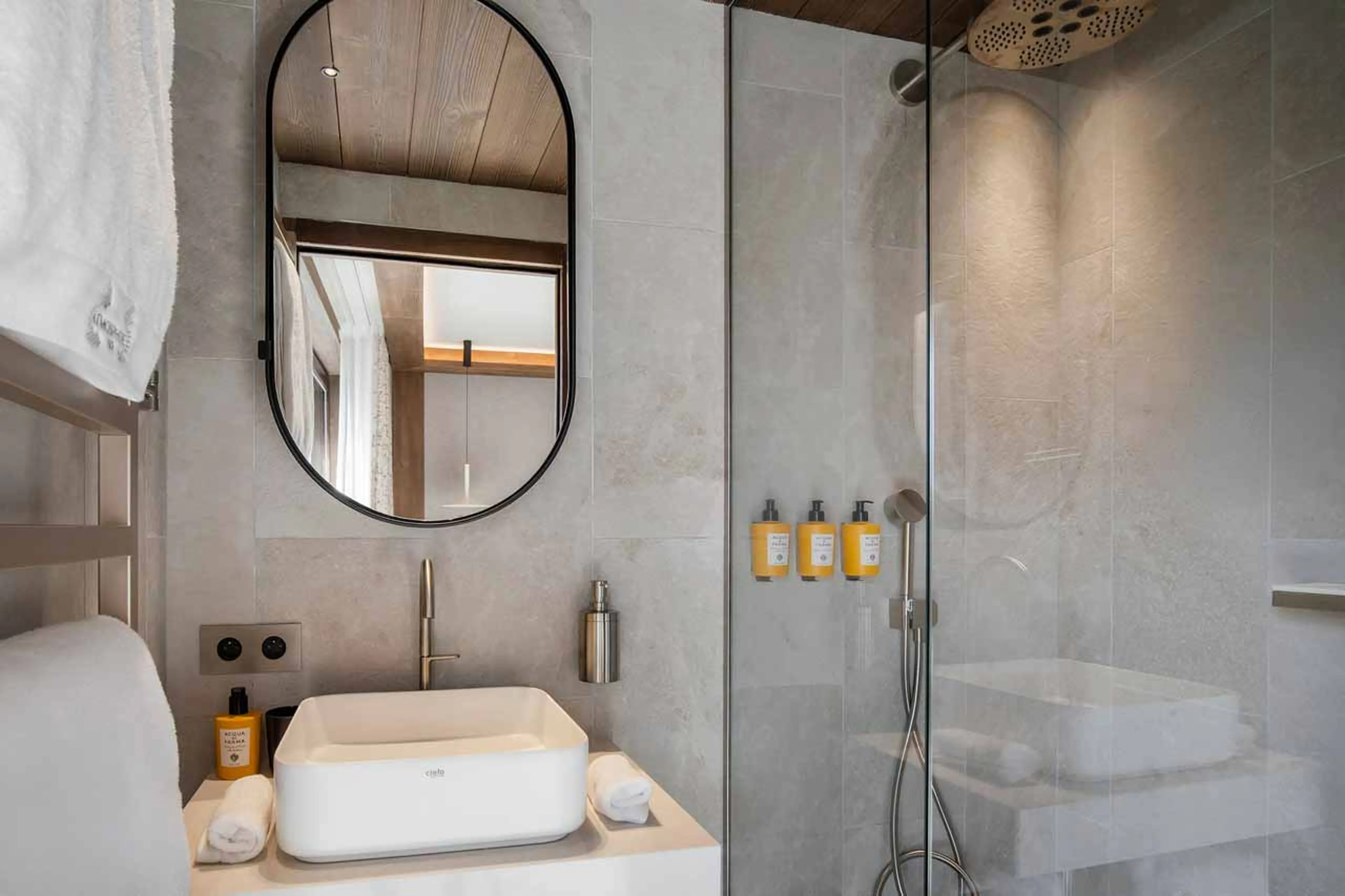 En-suite shower room in Apartment Atmosphere 901, Courchevel 1850