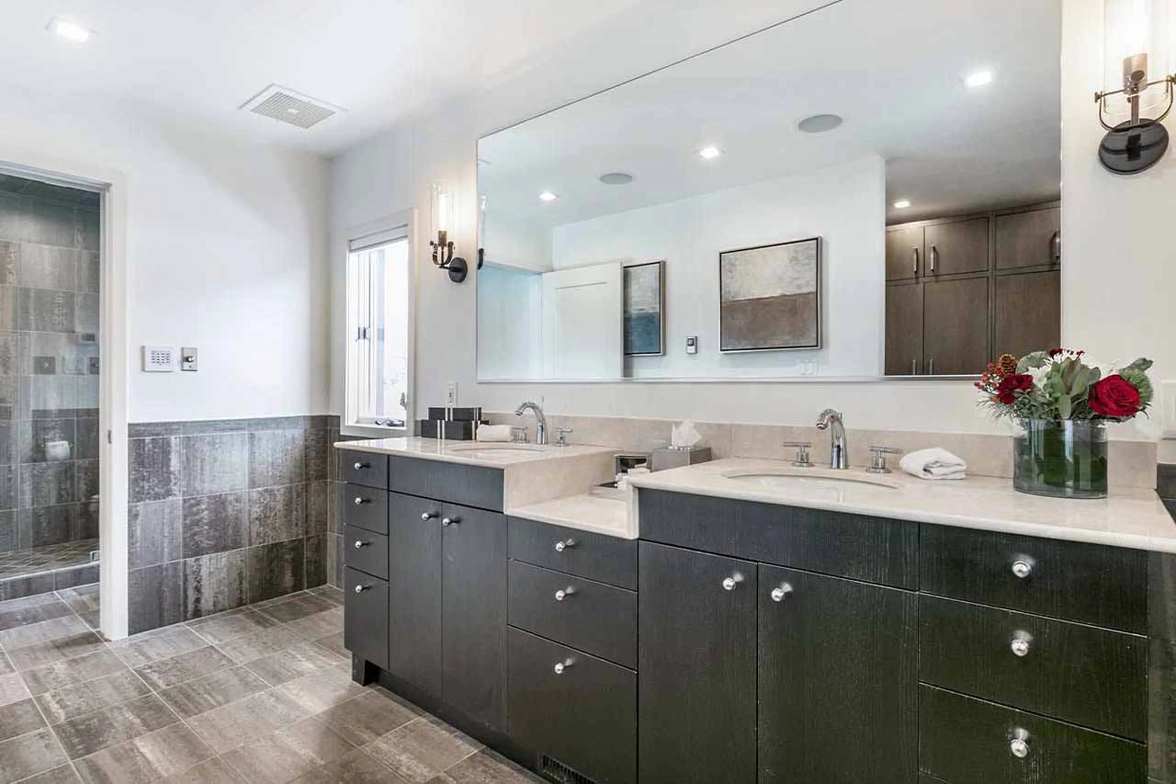 En-suite bathroom at Avanti Chalet in Vail